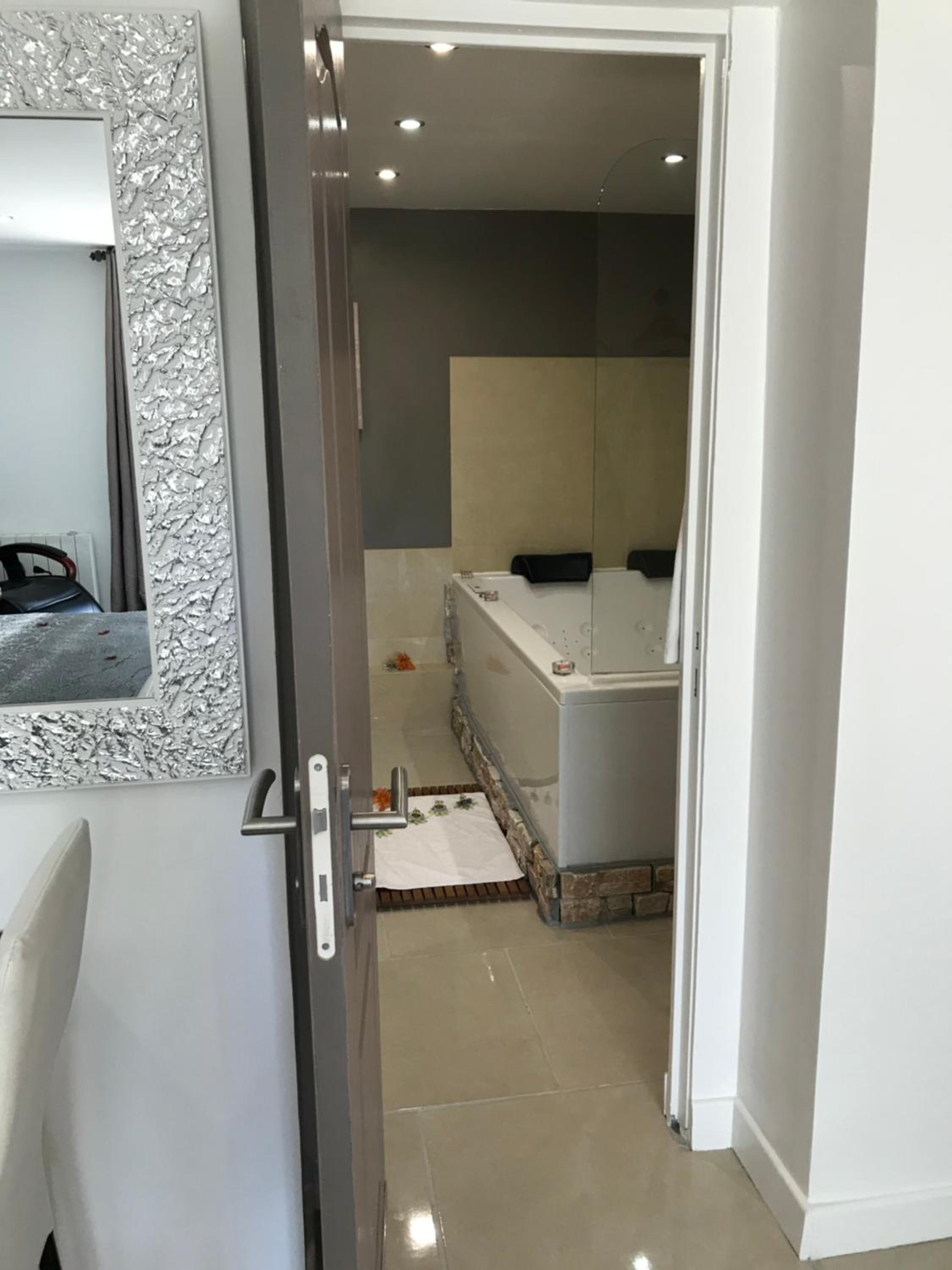 Suite with Mountain View photo 2