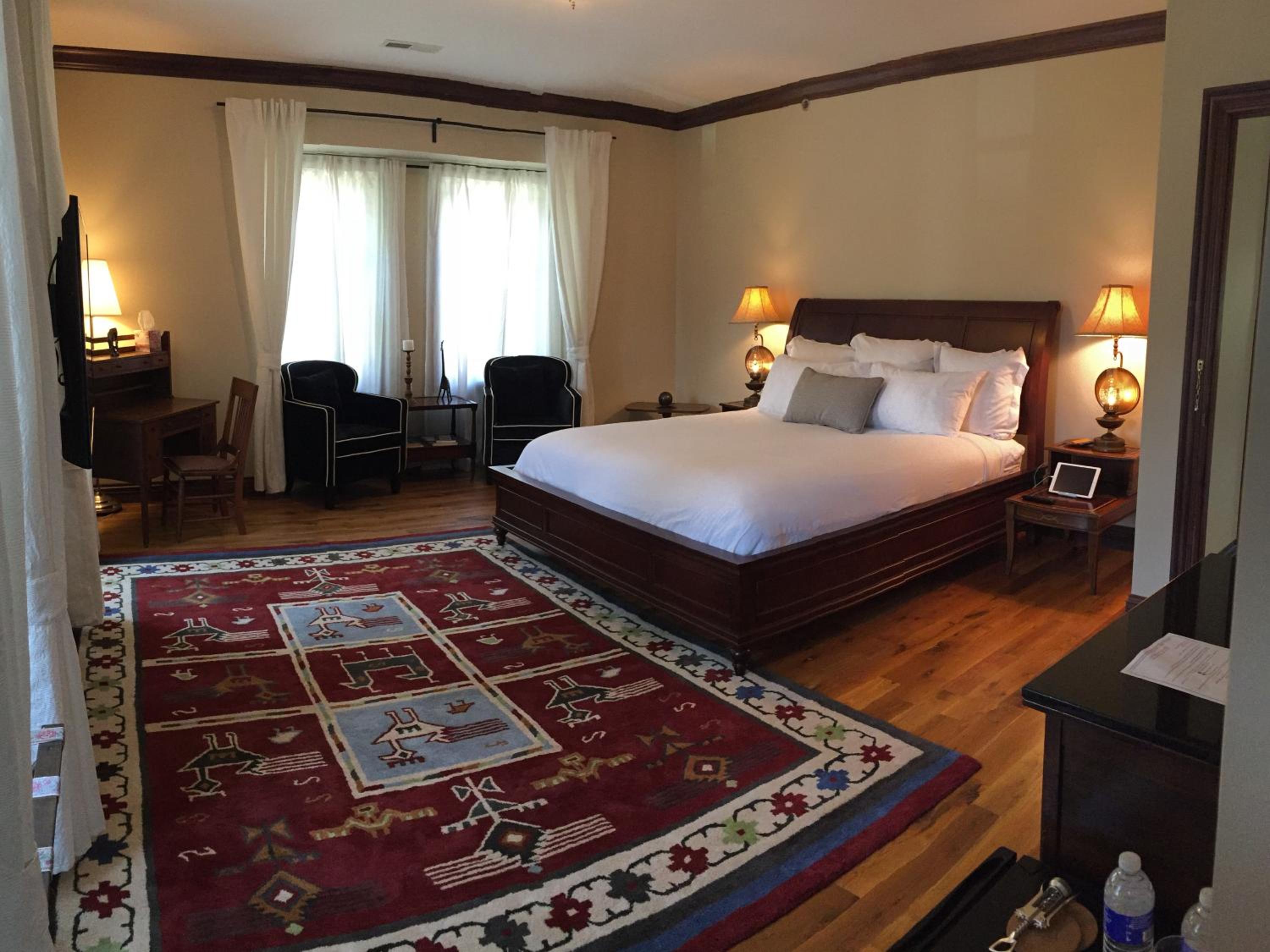 Deluxe King Suite