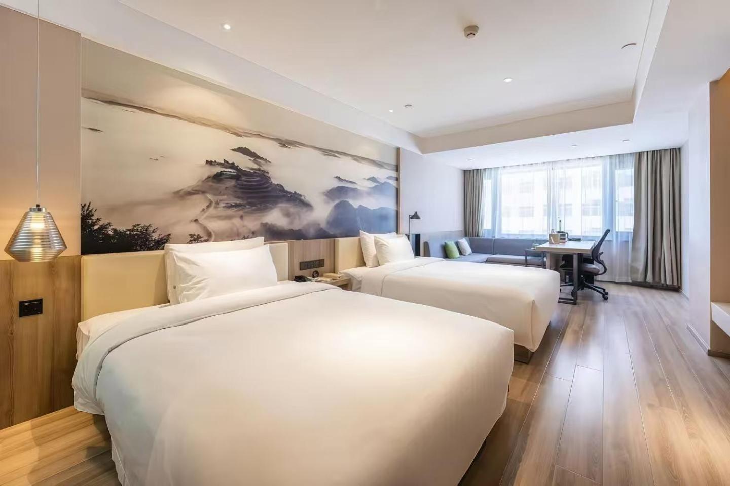 Deluxe Double Room (2 Adults + 1 Child)
