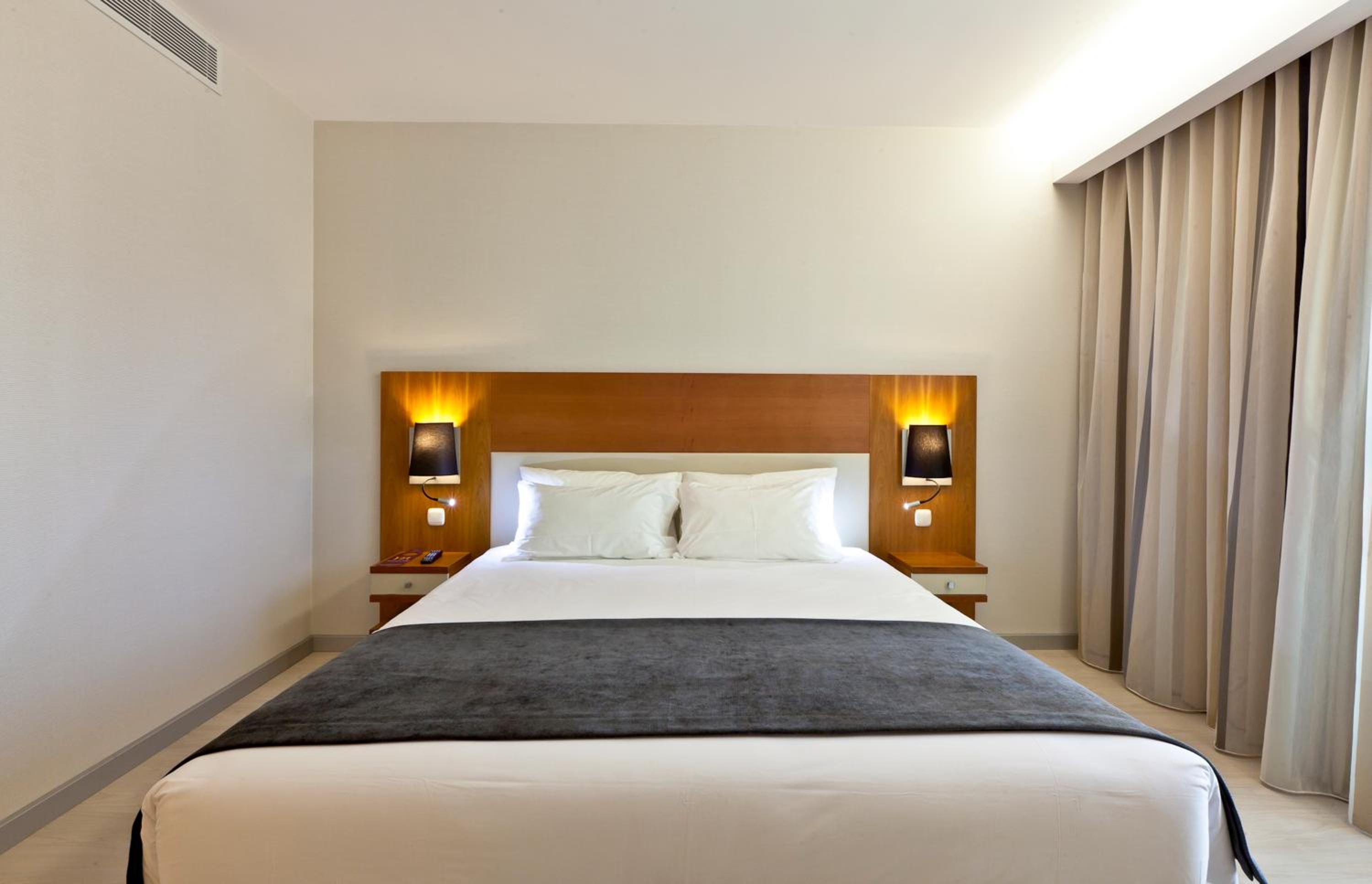 Standard Double Room - Photo 7