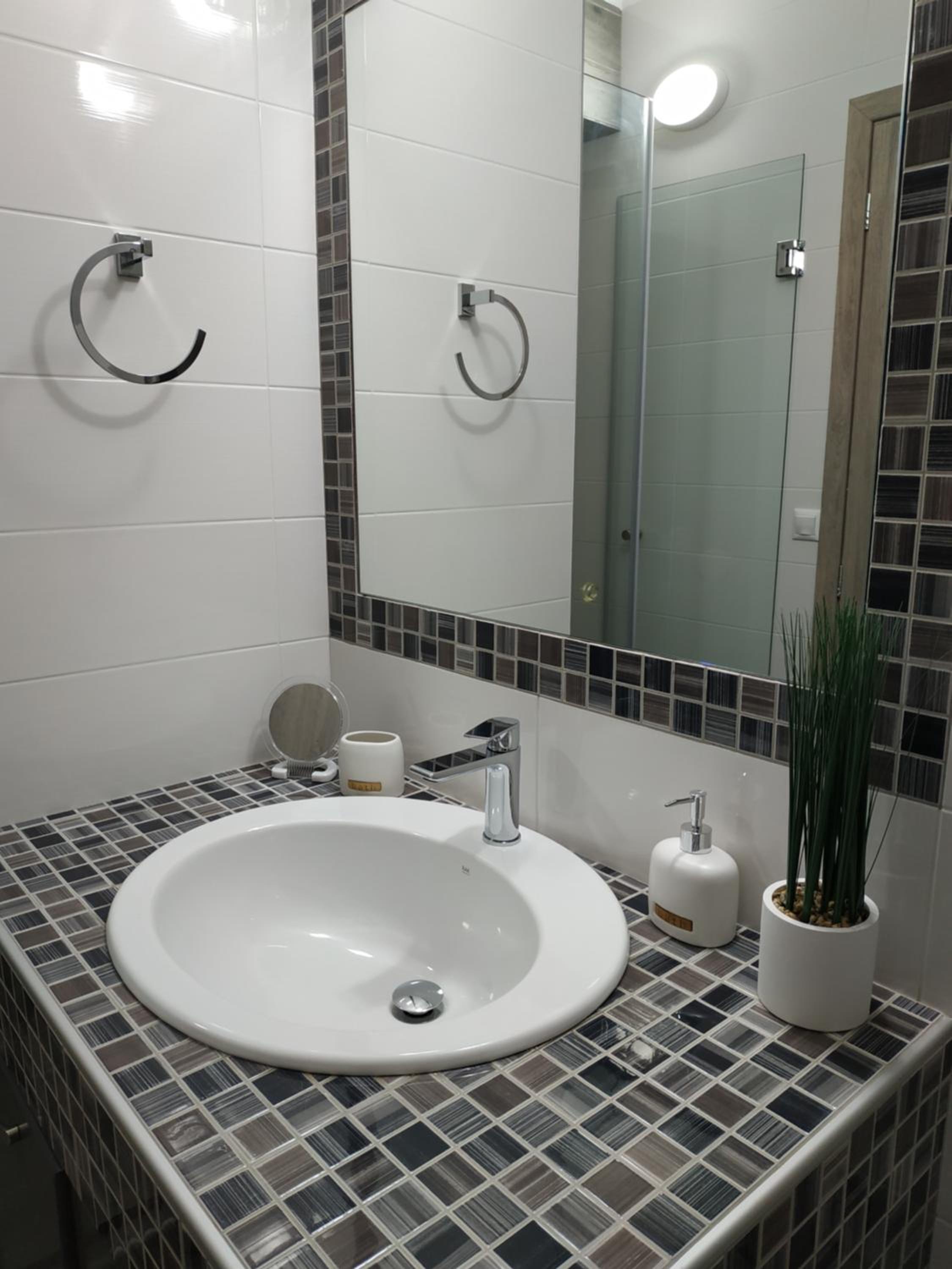One-Bedroom Apartment - Photo 9