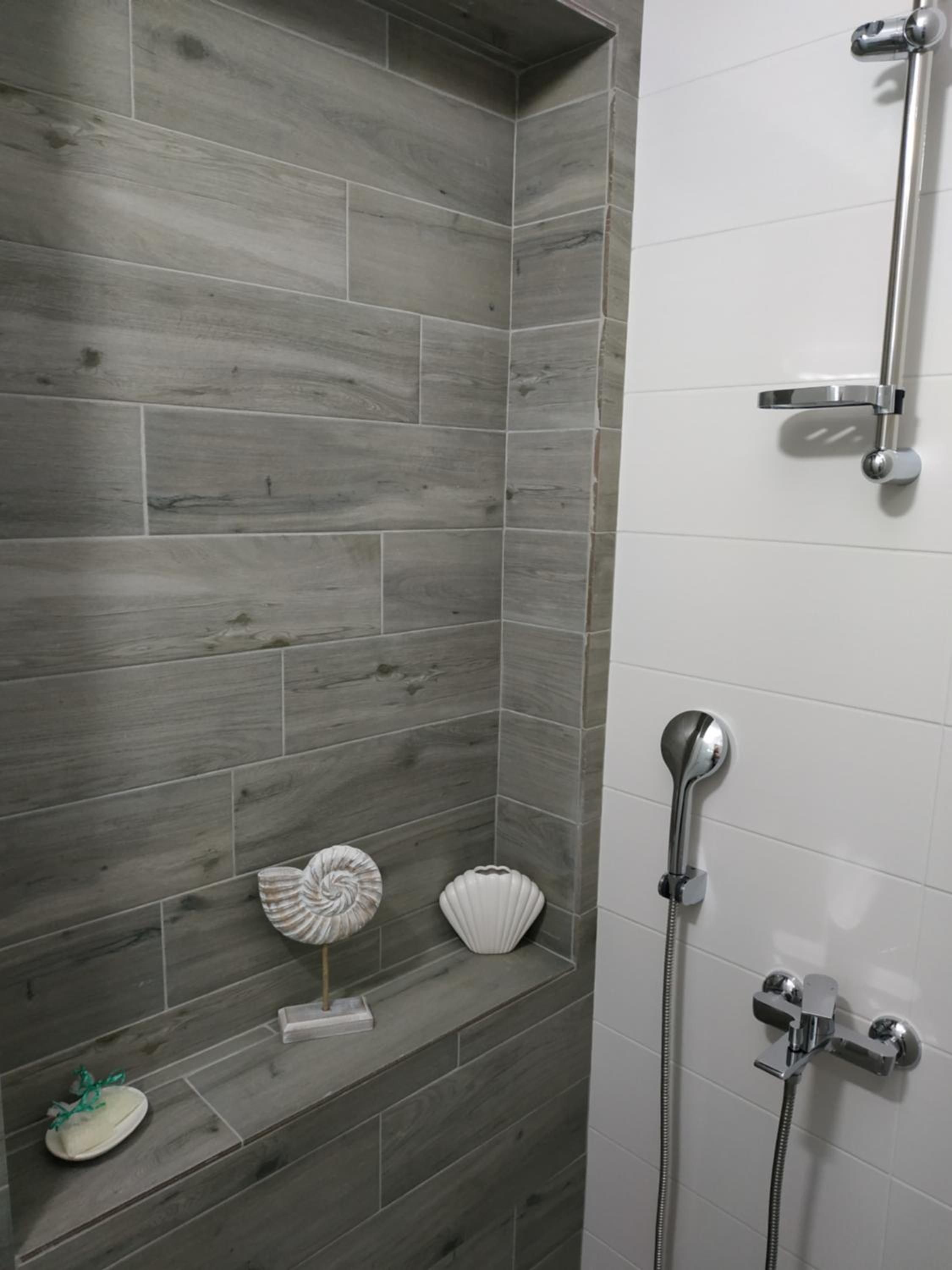 One-Bedroom Apartment - Photo 8