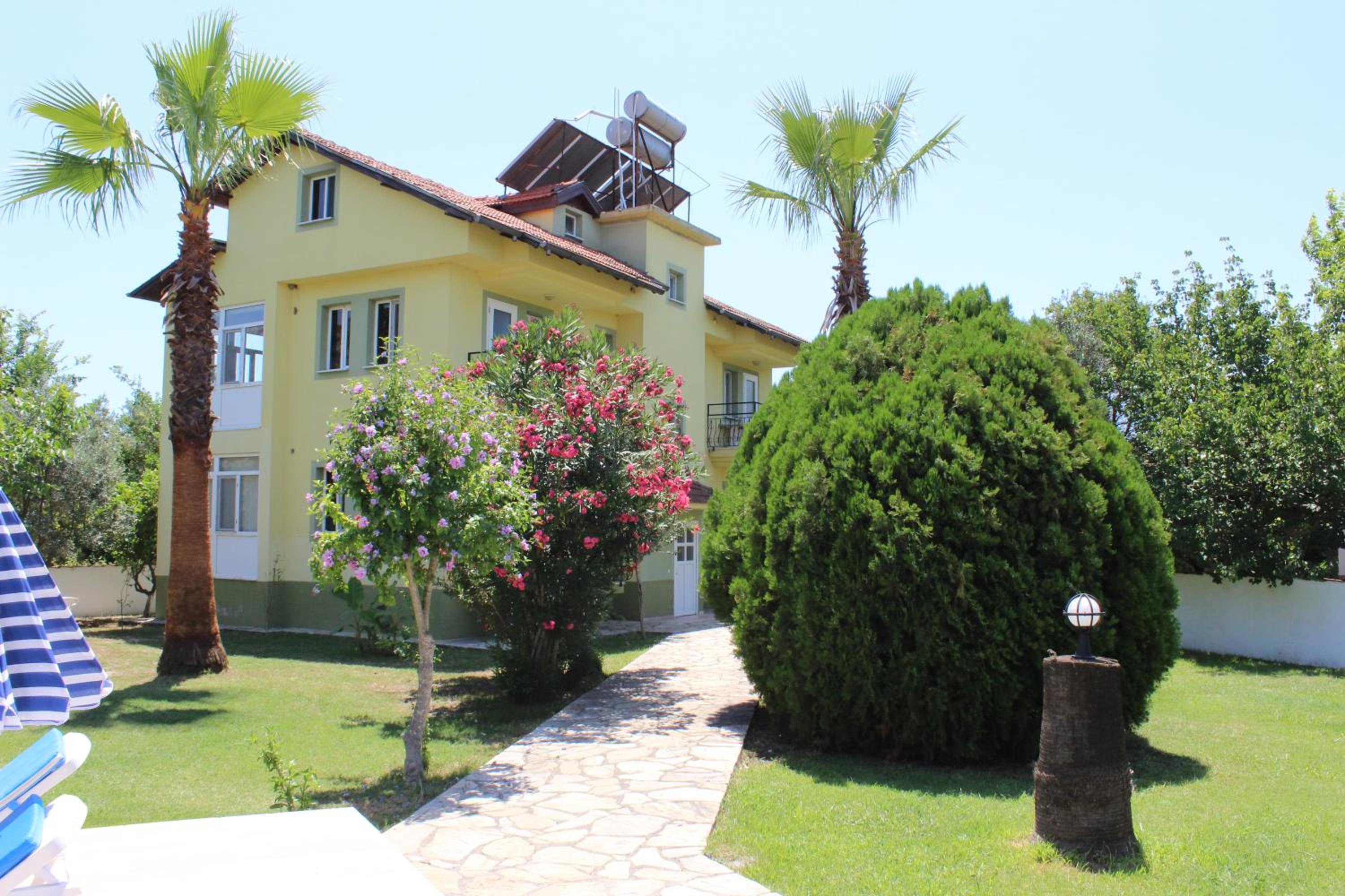 Villa with Direct Pool Access photo 3