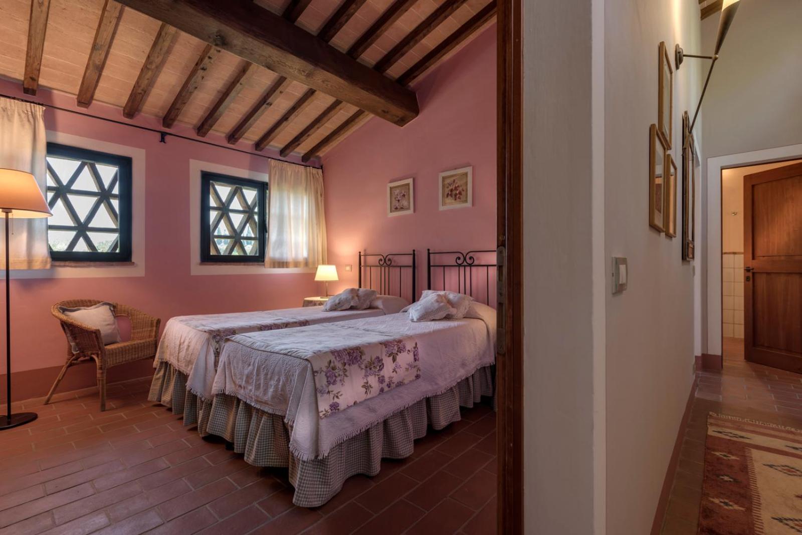 Three-Bedroom Apartment with Large Garden photo 1