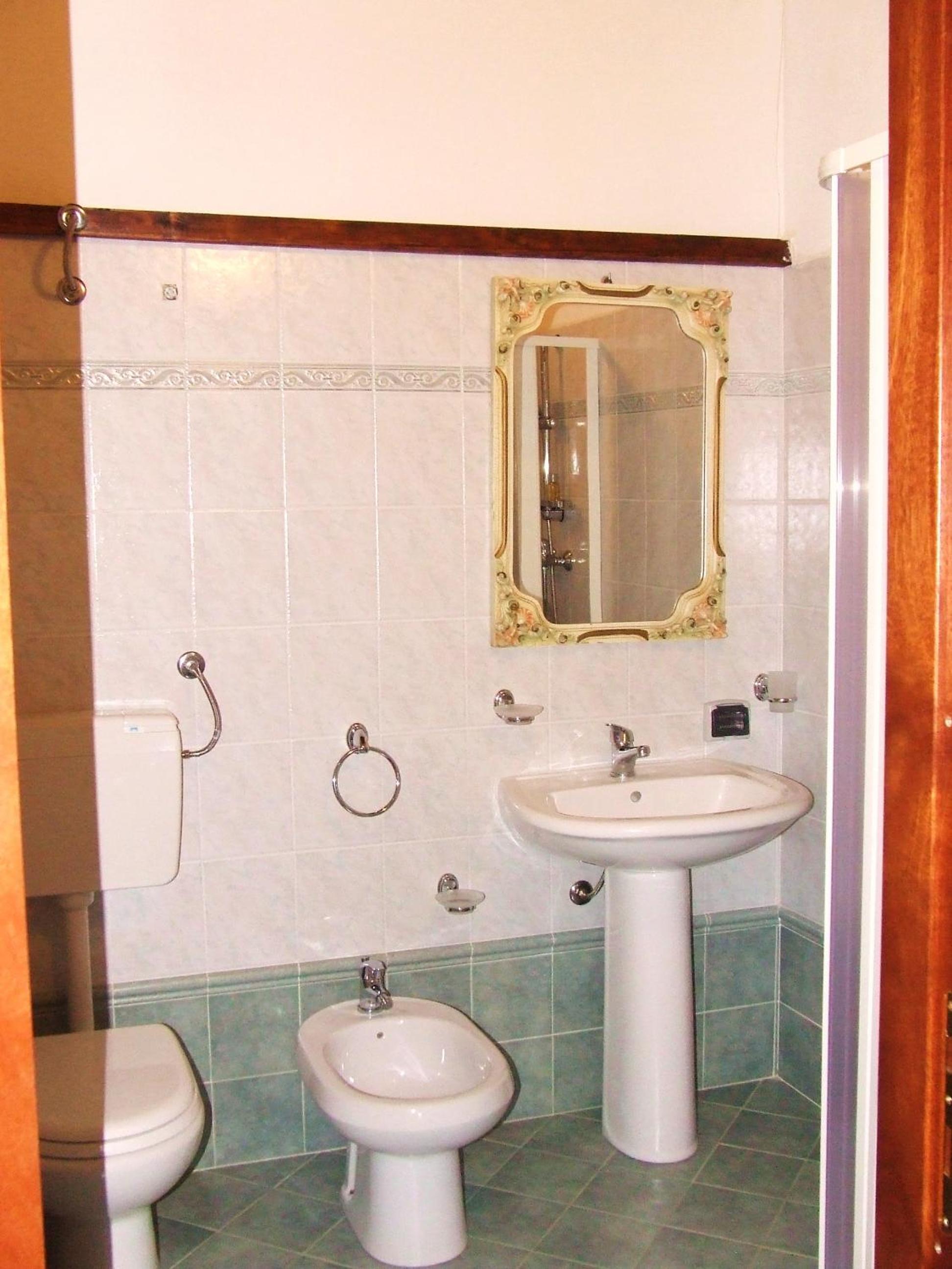 Double Room - Photo 8