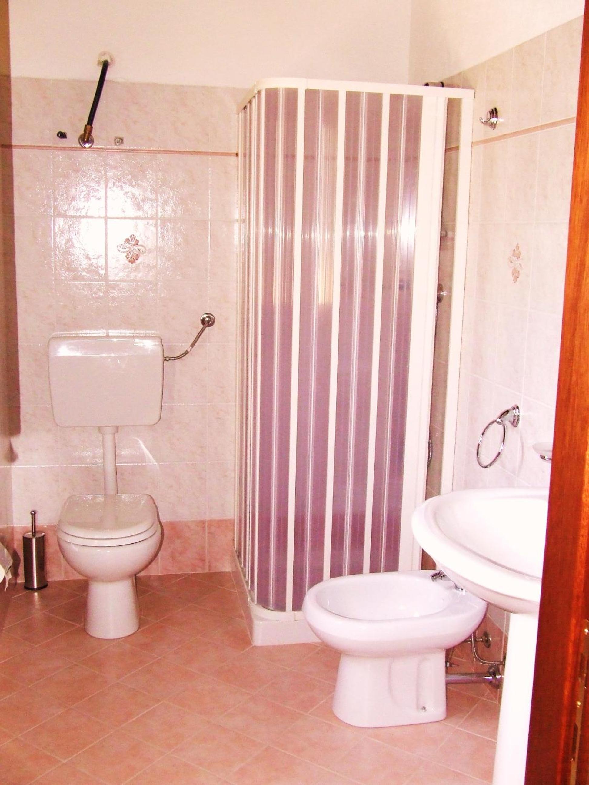 Double Room - Photo 7
