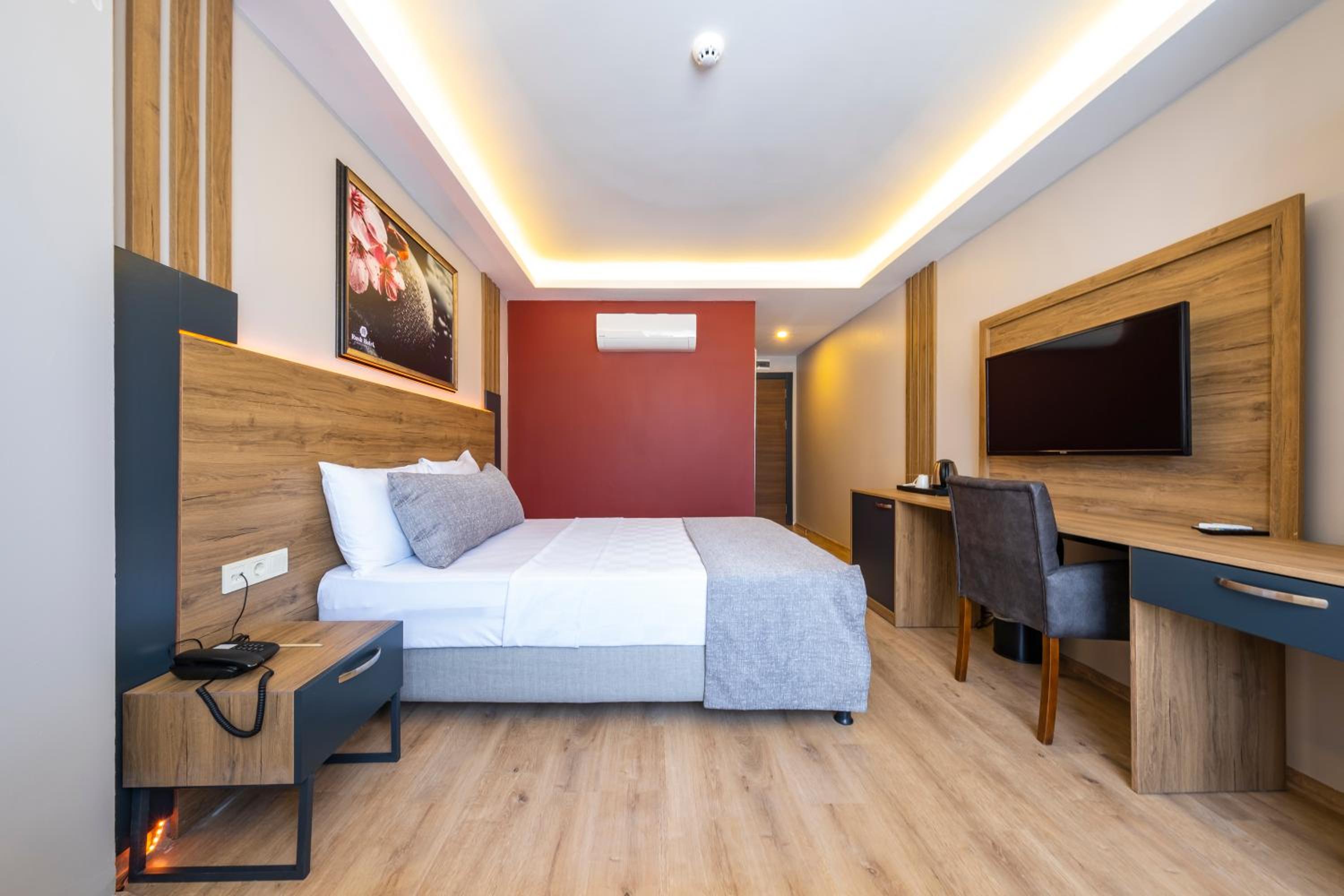 Large Double Room photo 1