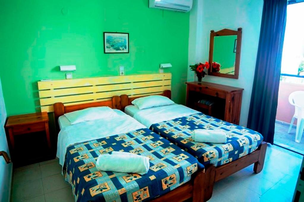 Basic Triple Room