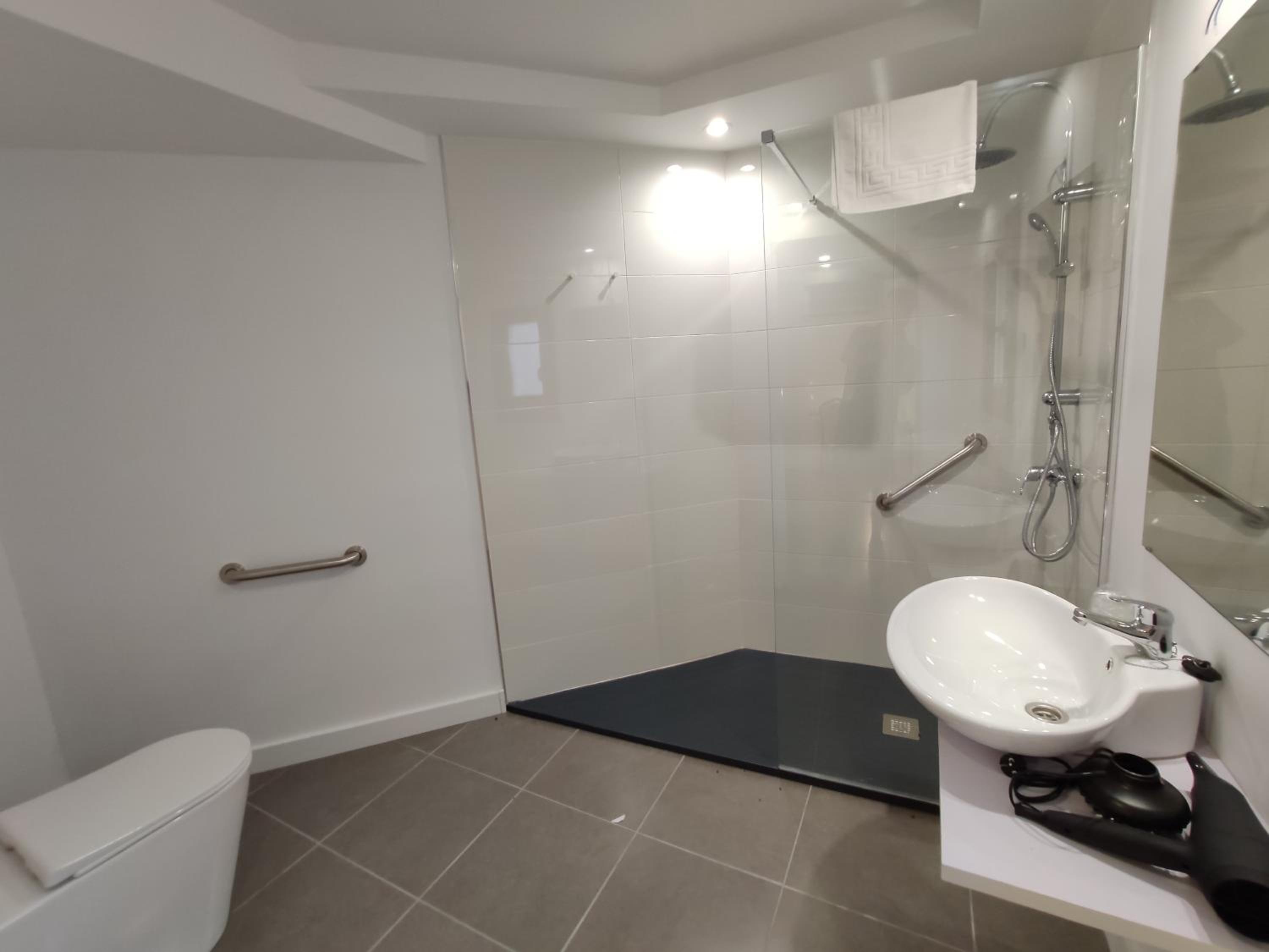 Double Room - Disability Access photo 2