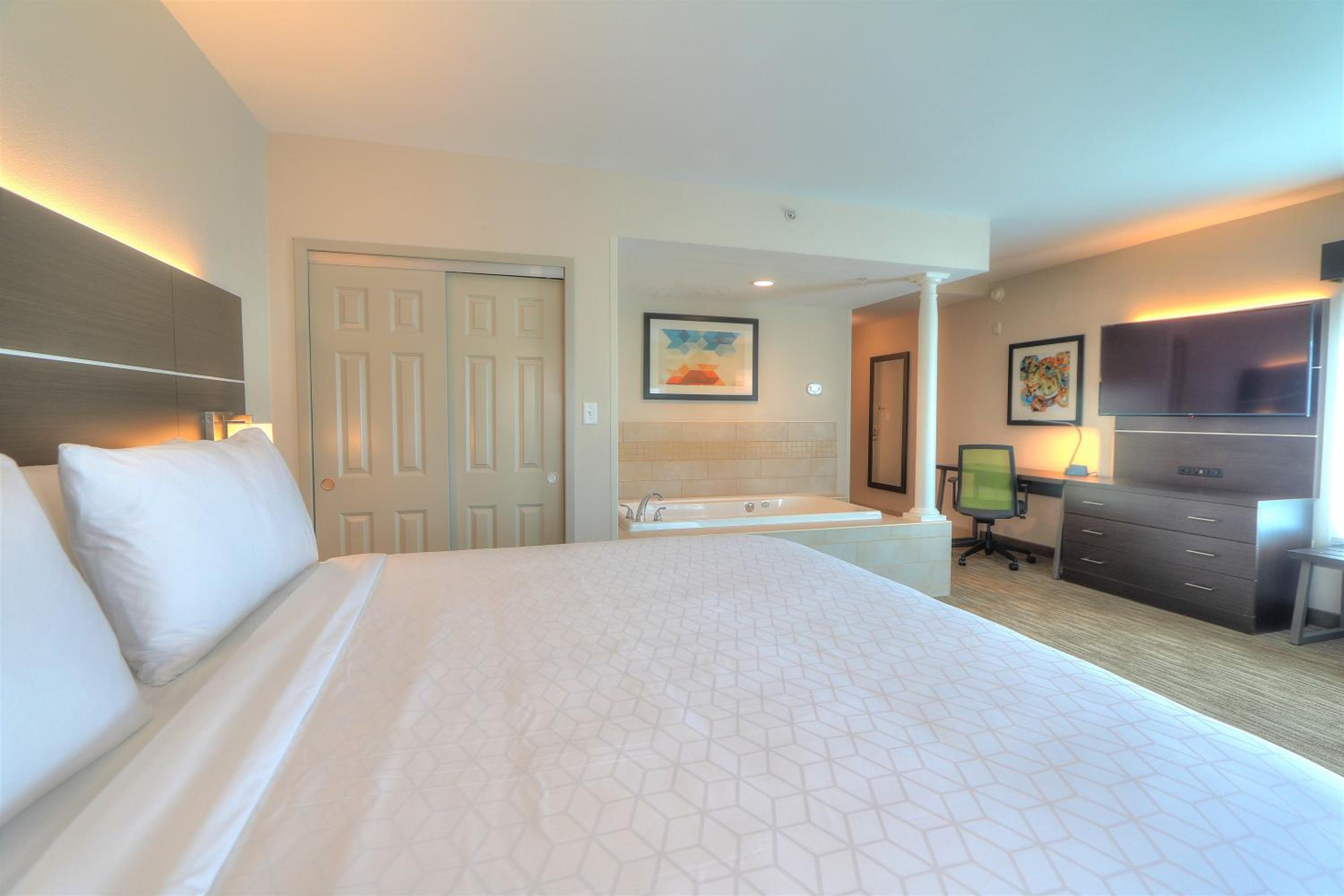 King Room with Jetted Tub - Photo 1