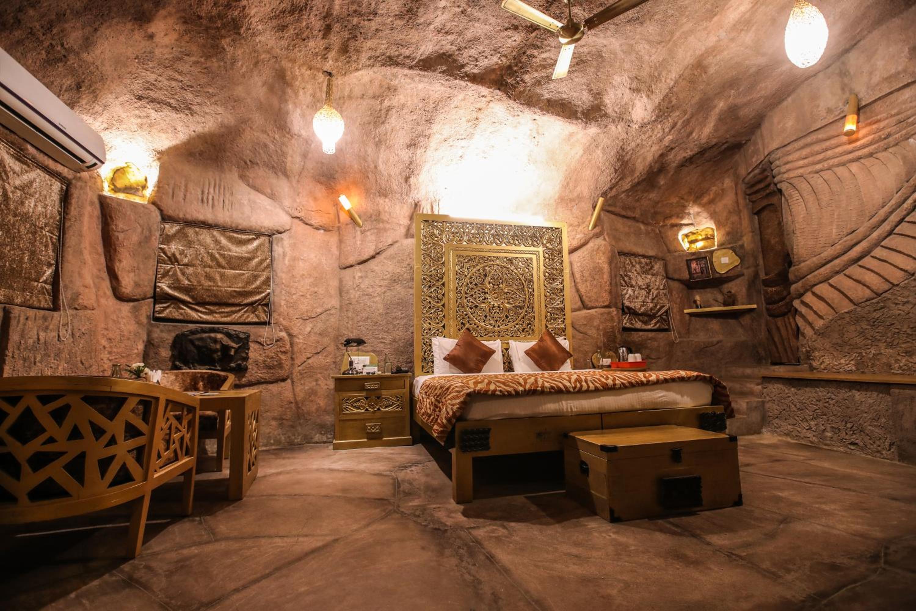 Cave Room - Photo 7