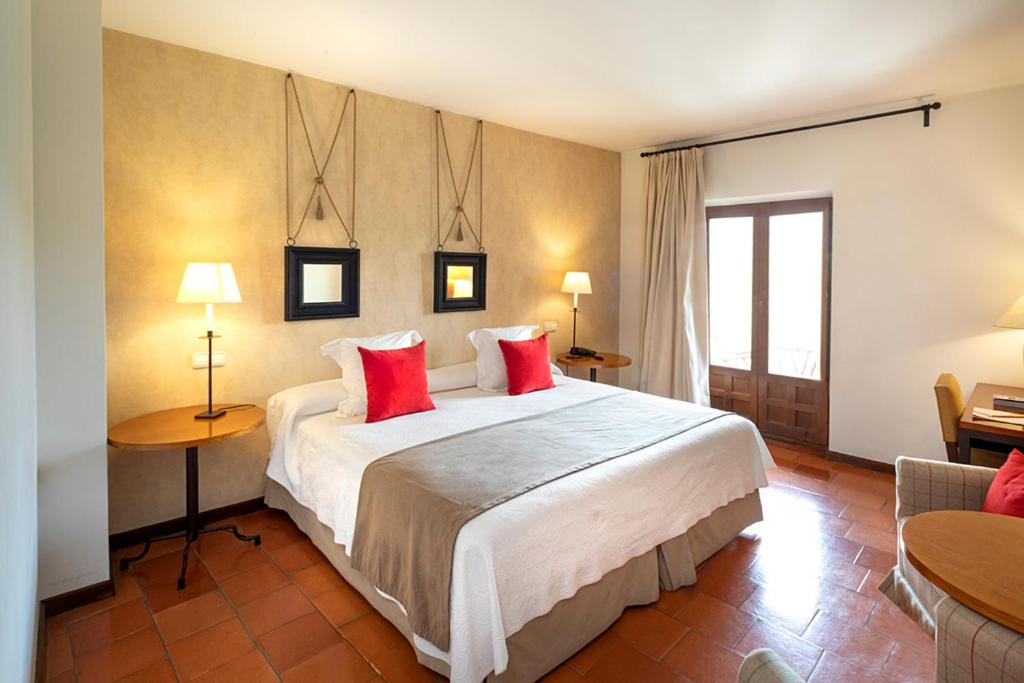 Double Room with Mountain View - Photo 6
