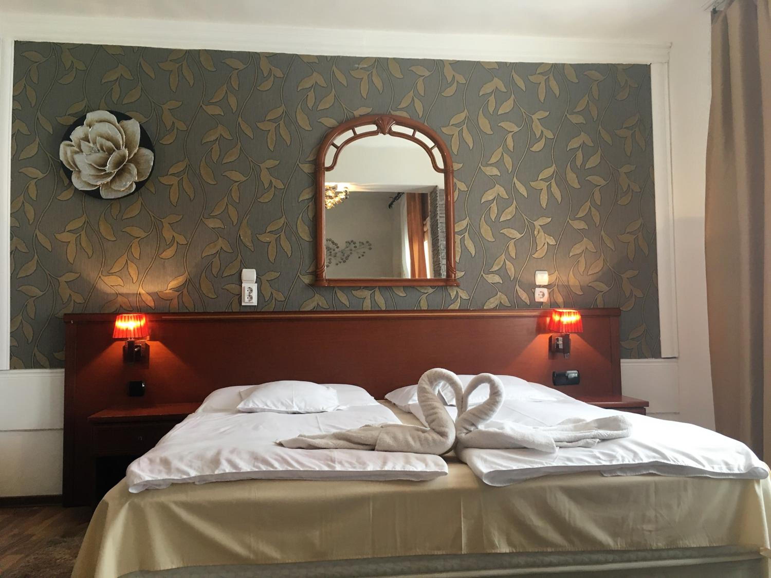 Double Room with Balcony - Photo 2