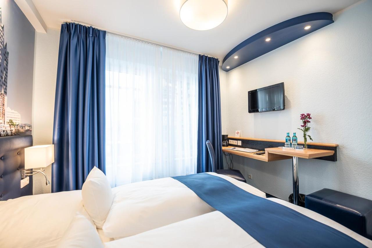 Standard Double Room - Photo 8
