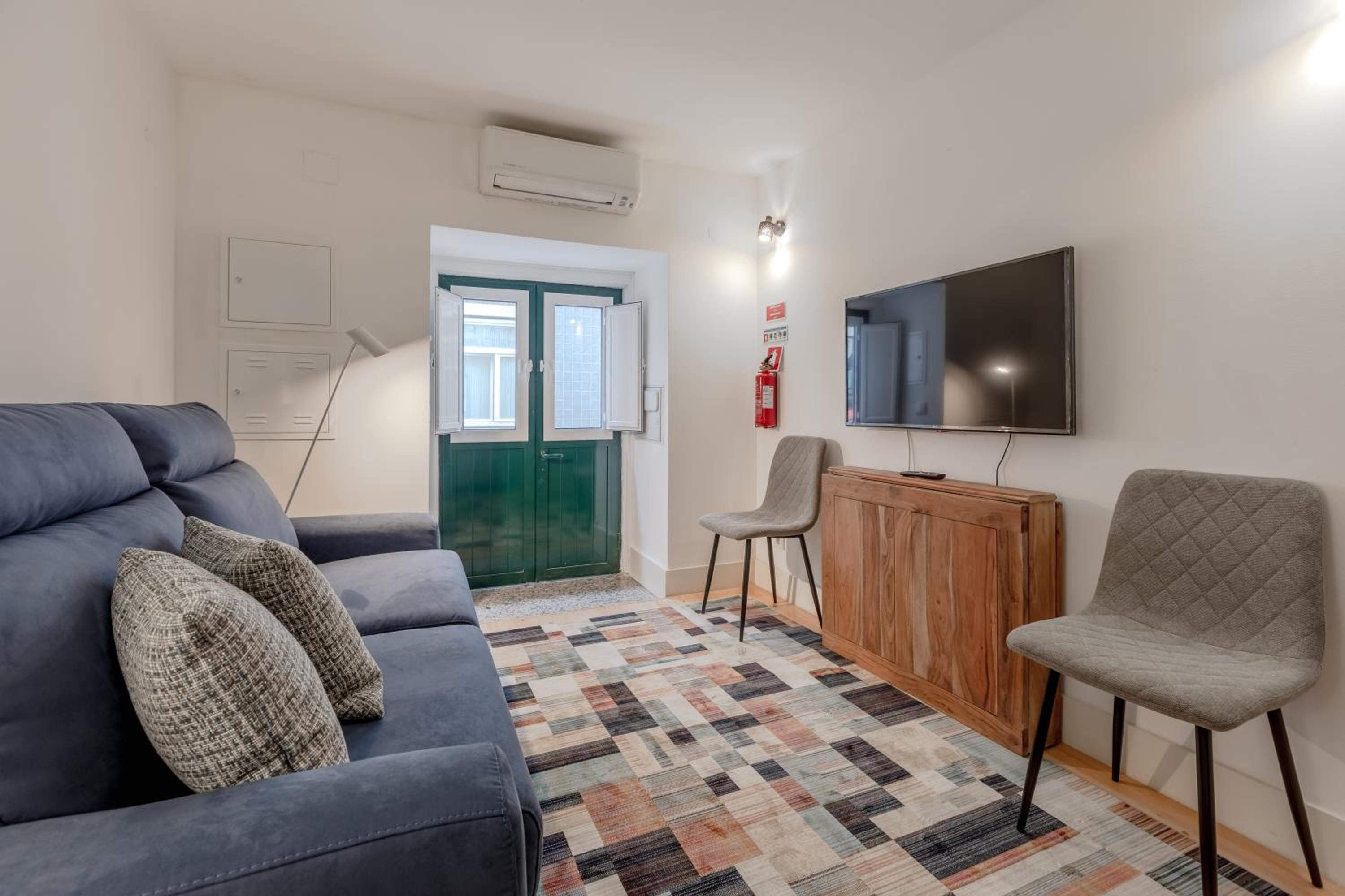 Studio with Sofa Bed - Photo 3