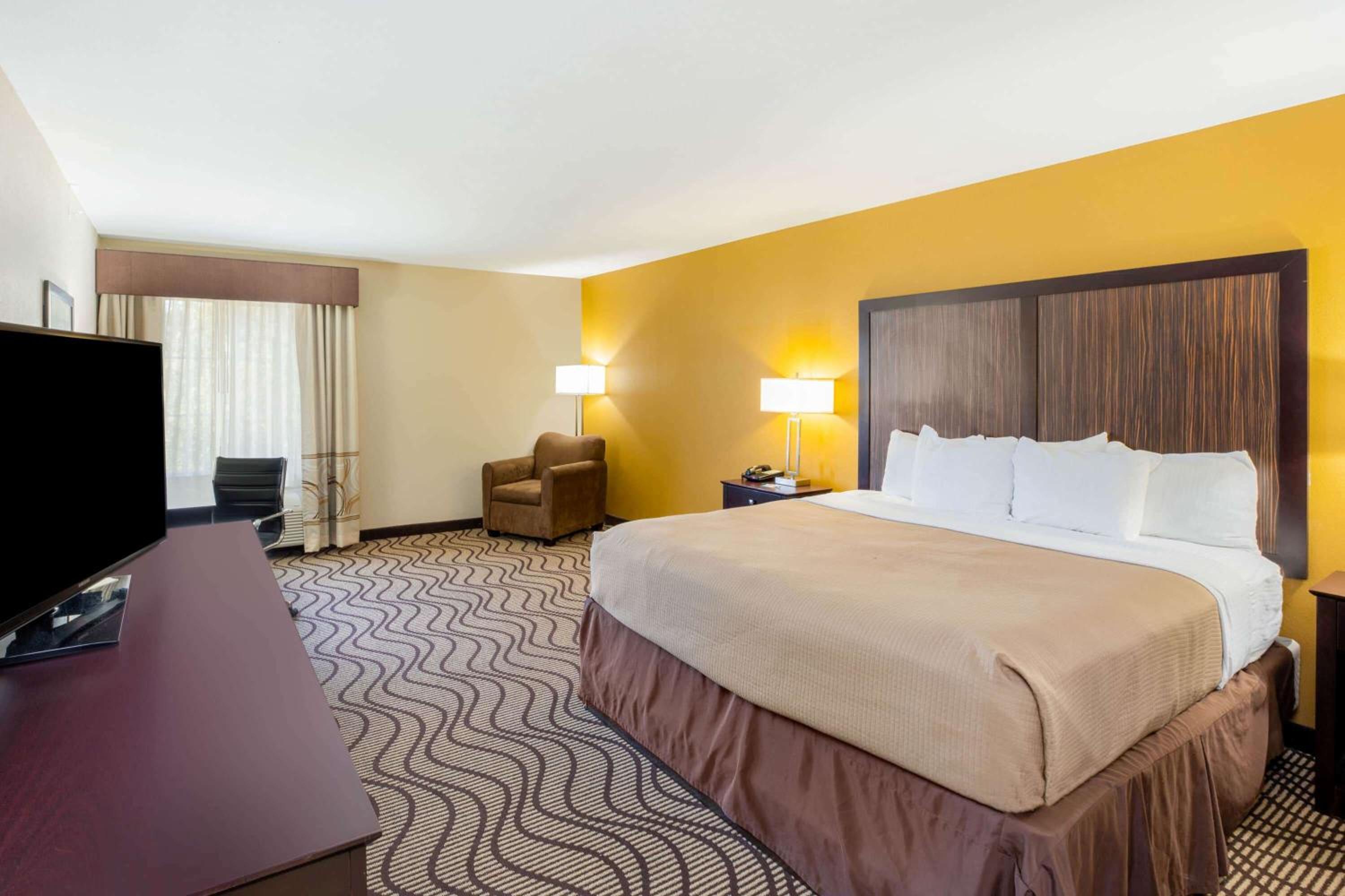 Deluxe King Room photo 3