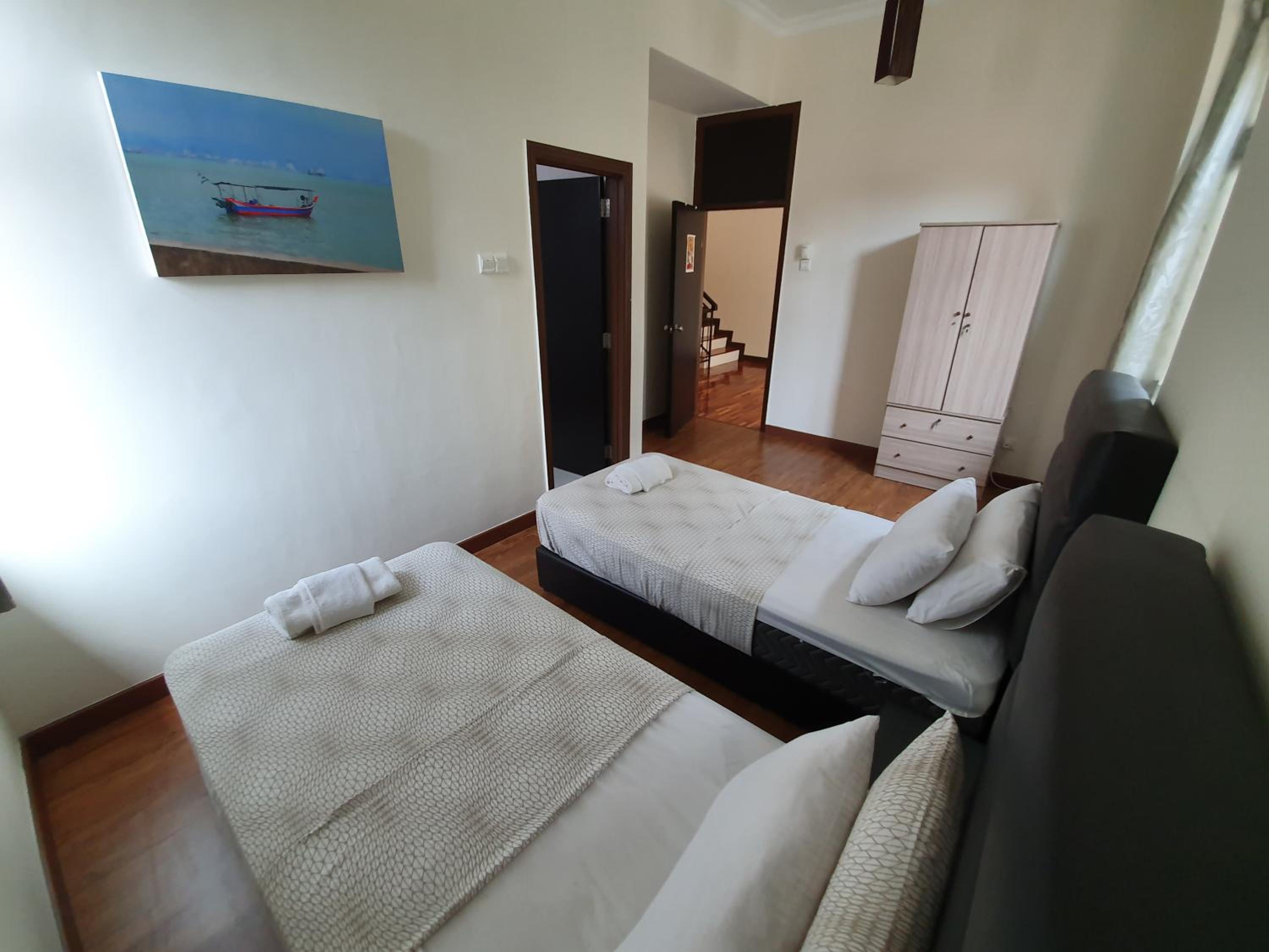 Double or Twin Room with Shared Bathroom photo 2