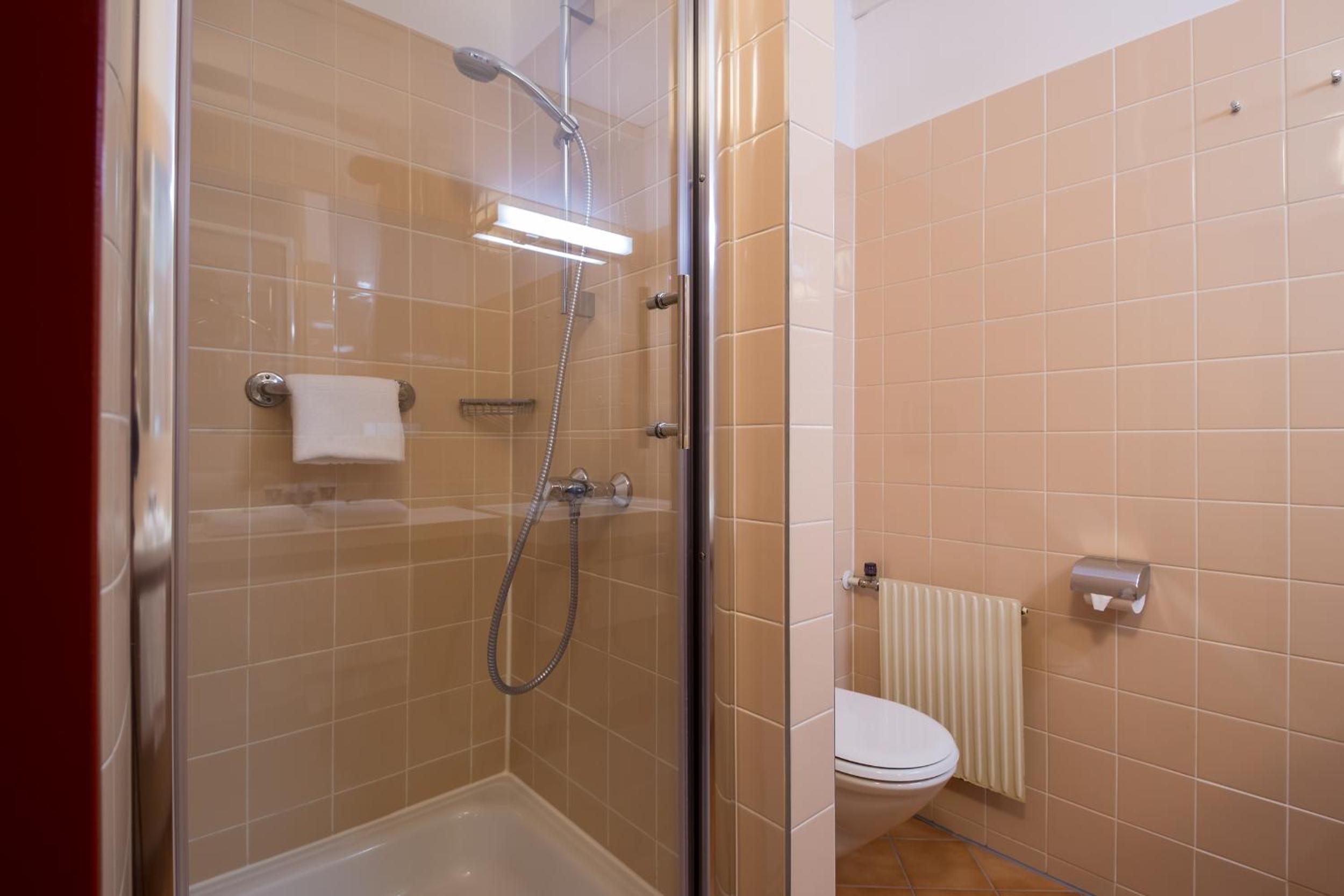 Standard Double Room with Double Bed - Photo 6