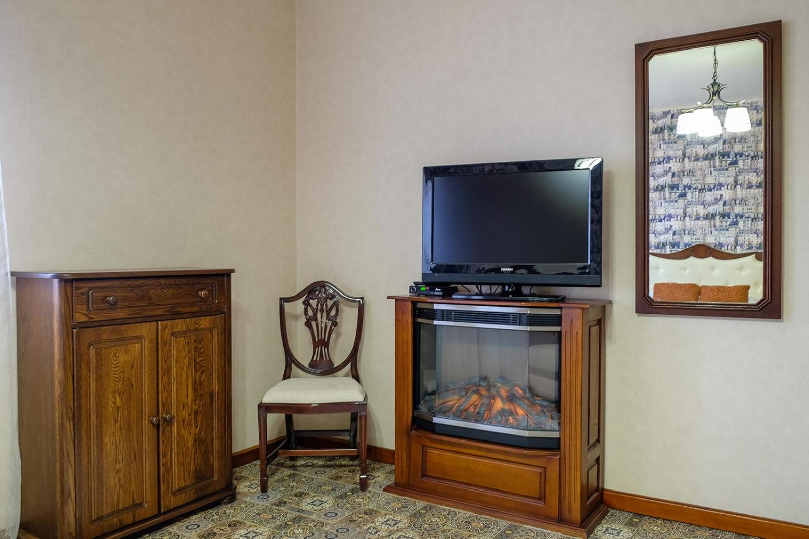 Family Room with Private Bathroom photo 3