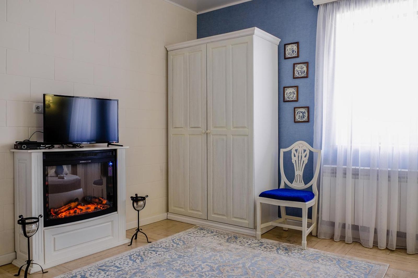 Superior Family Room photo 2