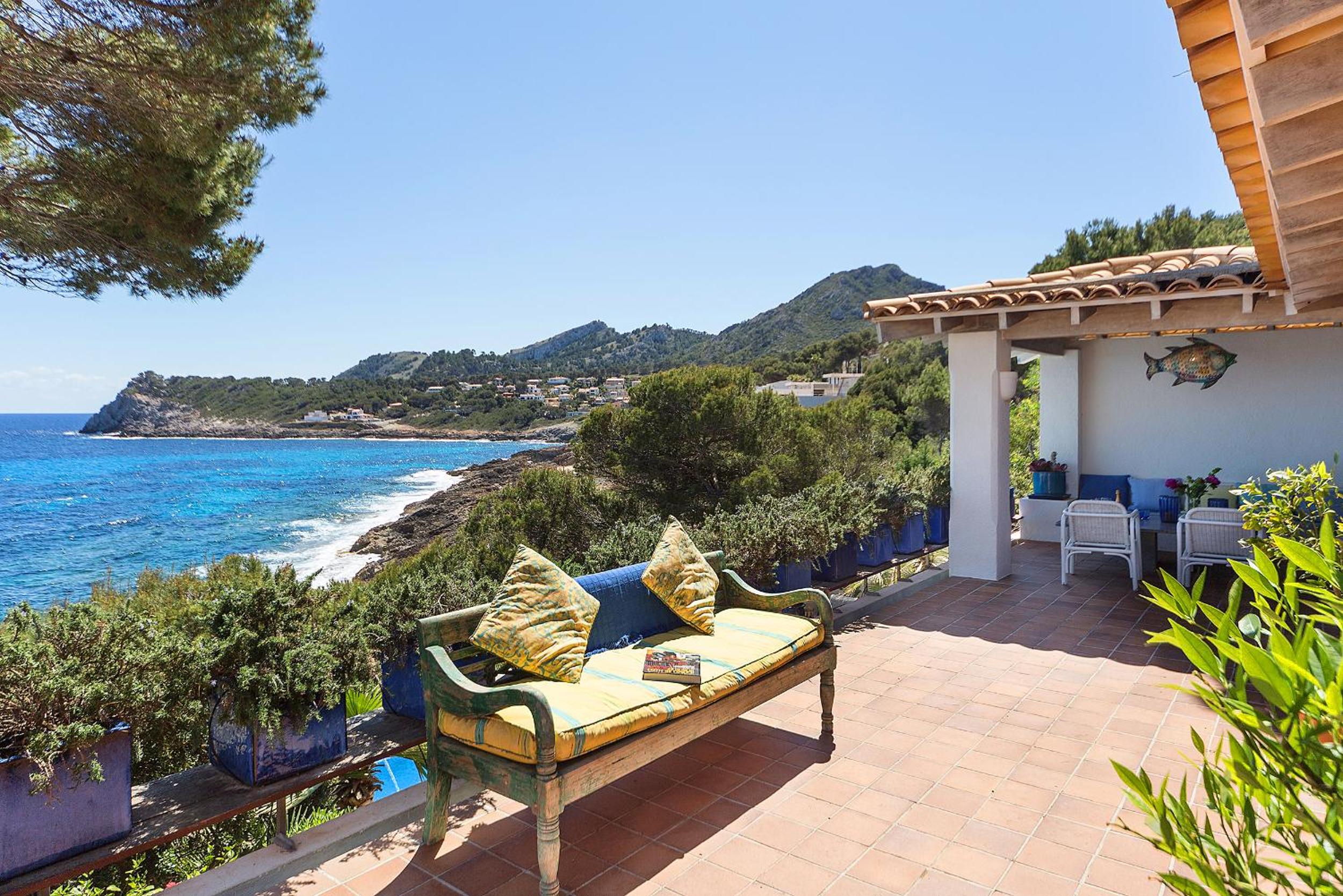 Four-Bedroom Villa photo 2