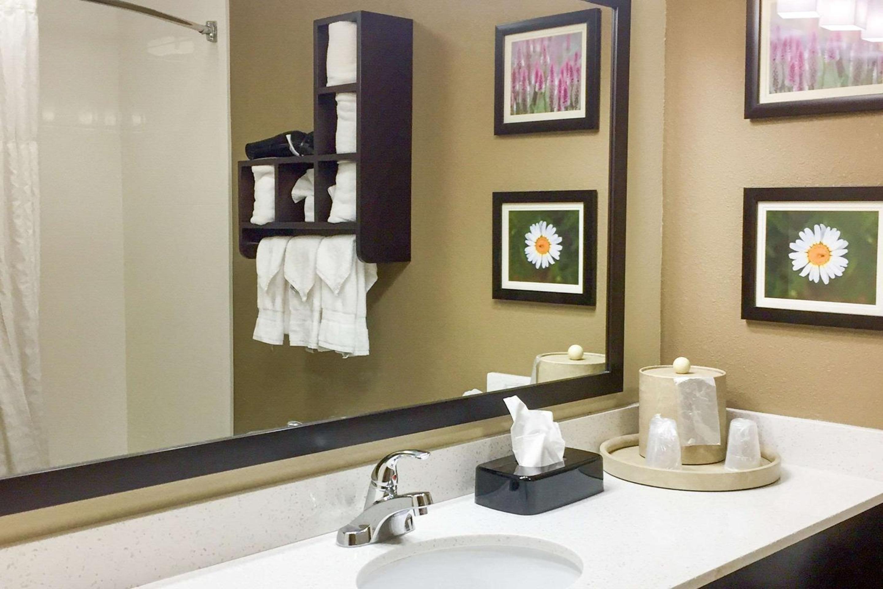 Executive King Suite - Non-Smoking - Photo 4