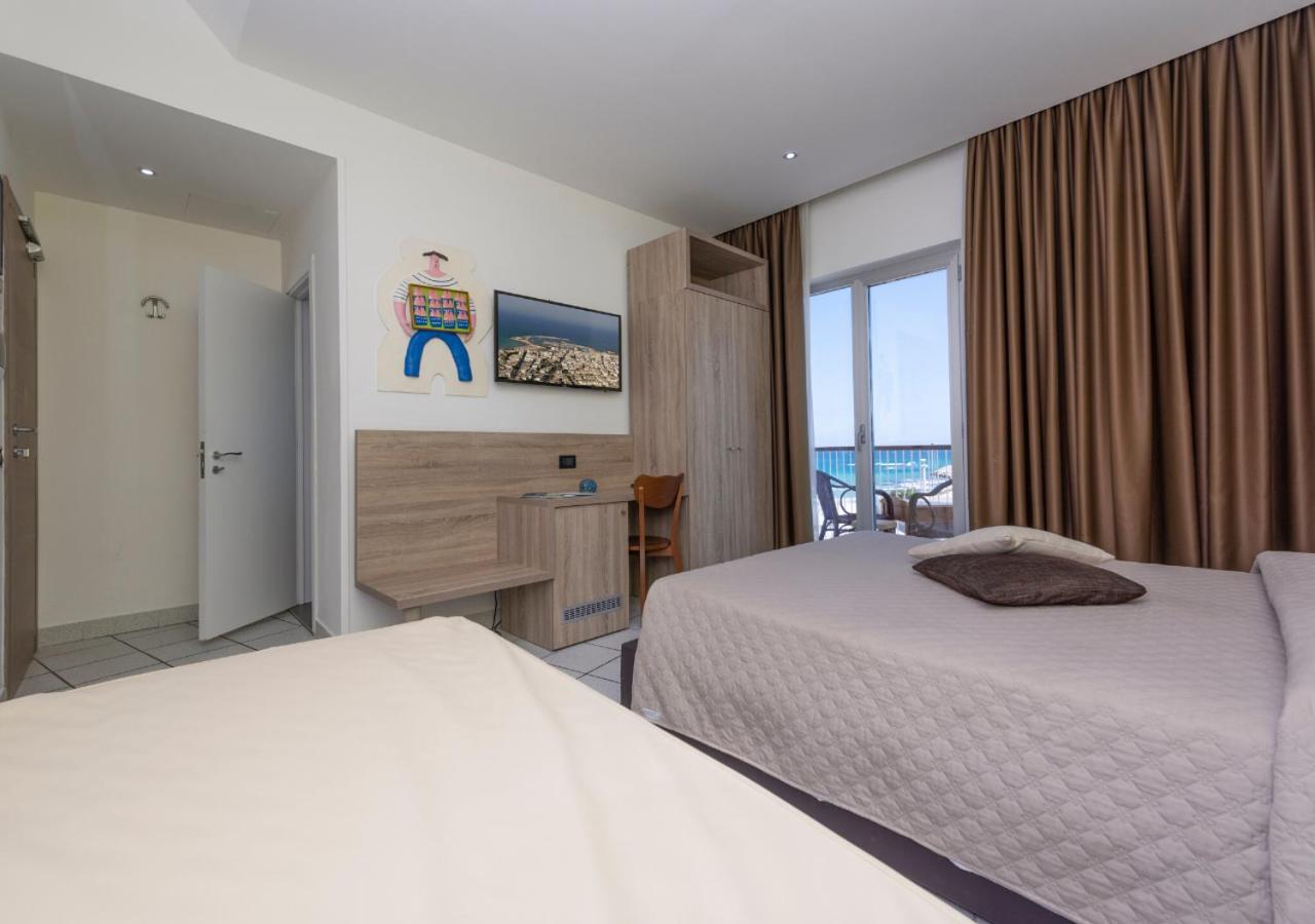 Quadruple Room with Sea View