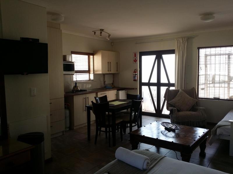Family Room photo 3