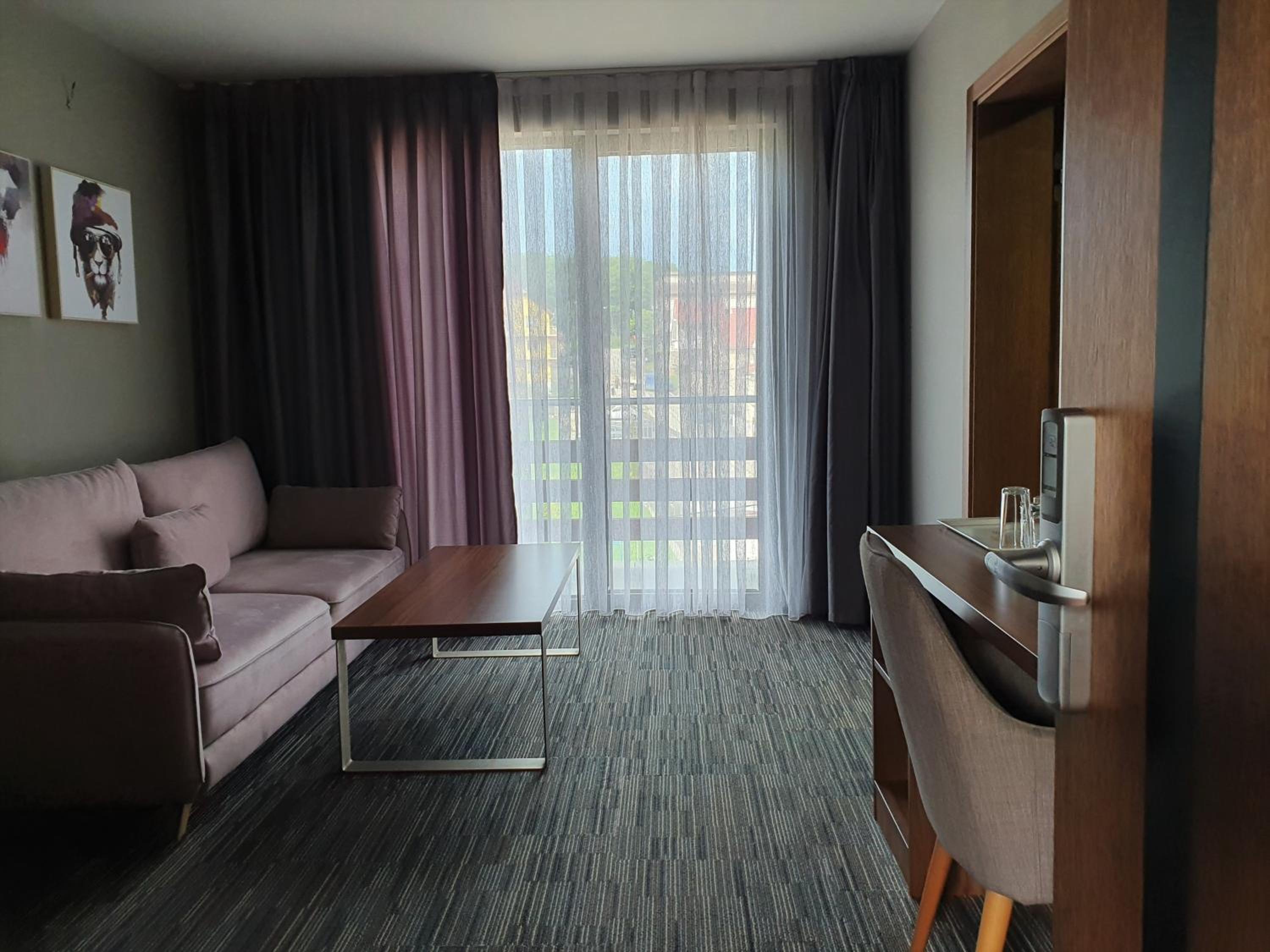 Family Suite (2 Adults + 2 Children)
