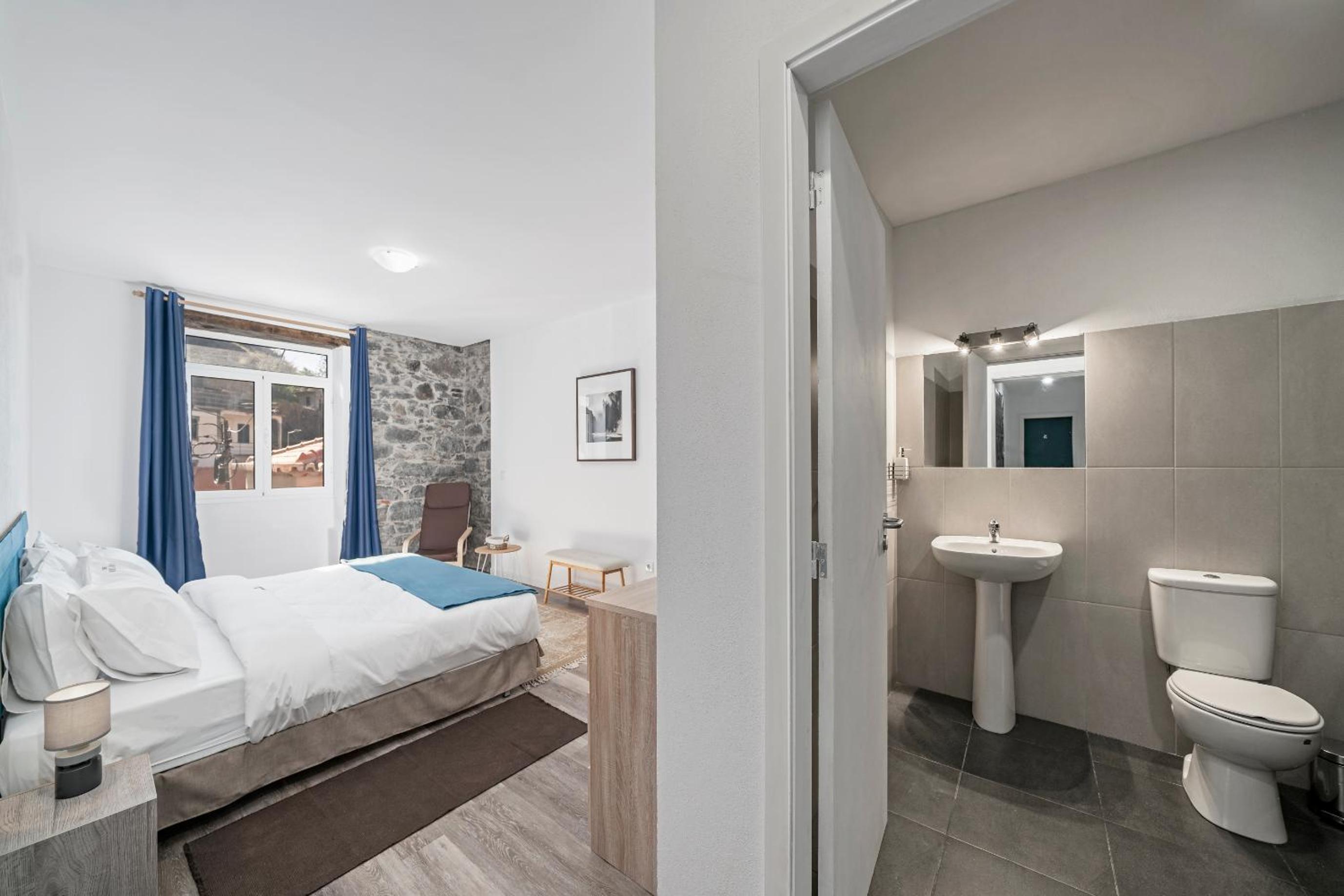 Double Room with Private Bathroom photo 3