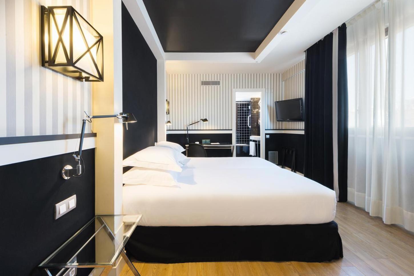 Standard Double or Twin Room photo 1
