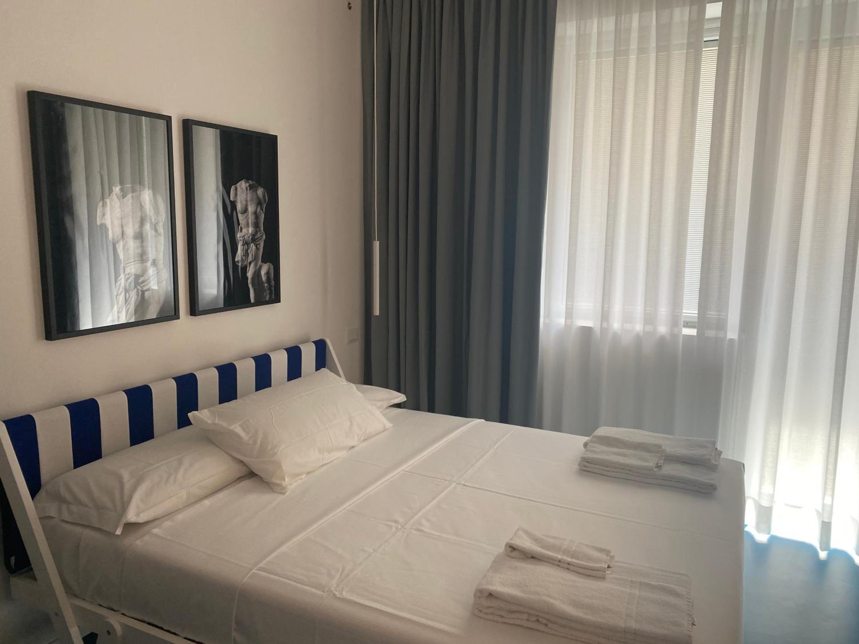 Deluxe Double Room with Balcony - Photo 19