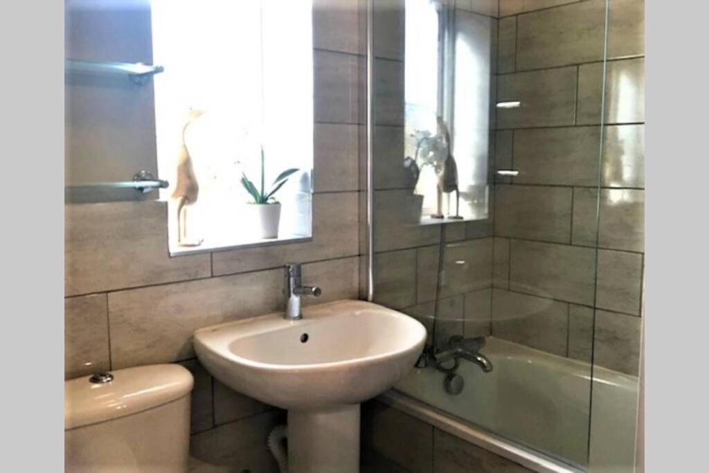 Two-Bedroom House photo 3
