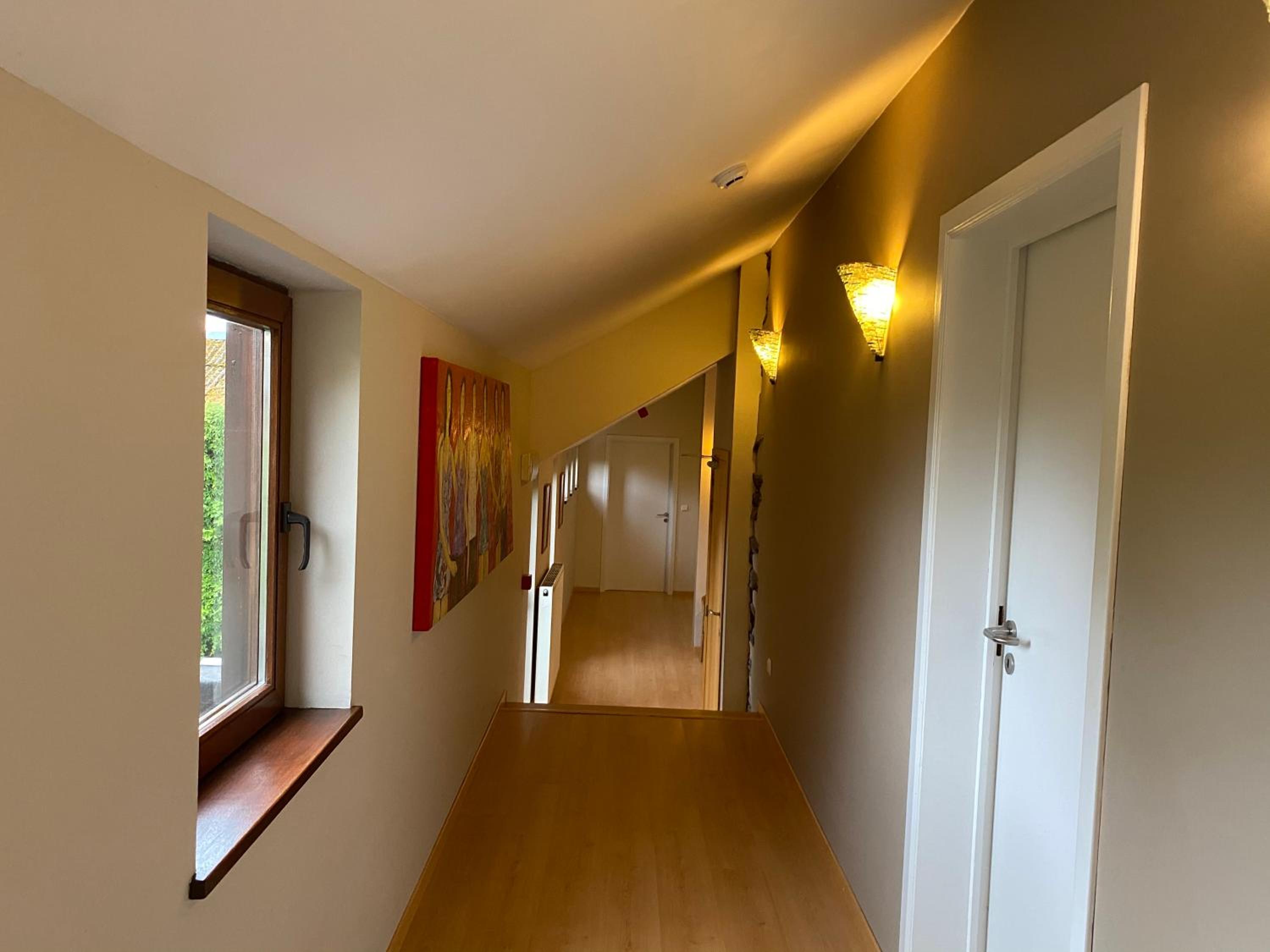 Six-Bedroom House photo 2