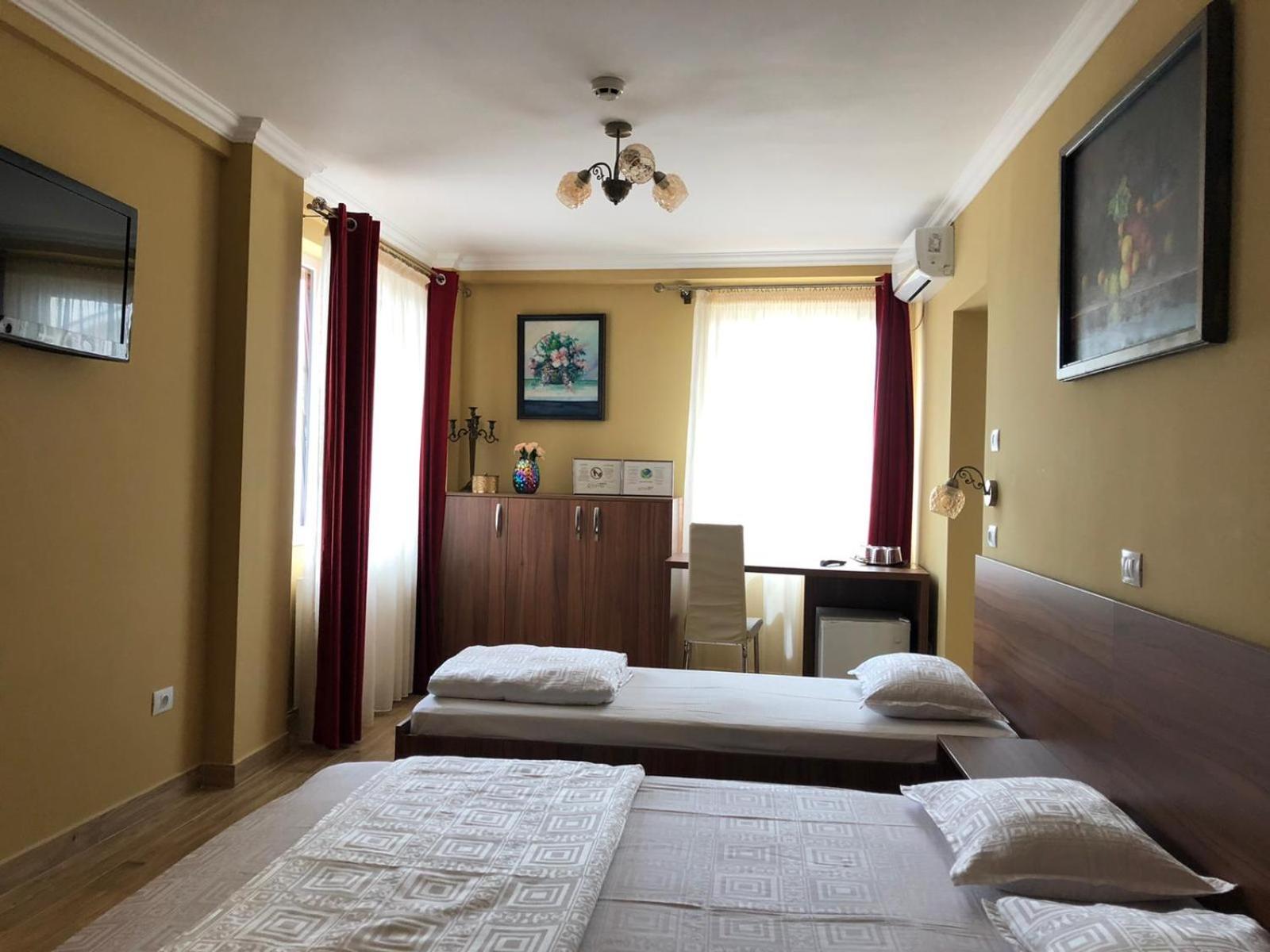 Comfort Triple Room with Shower - Photo 5