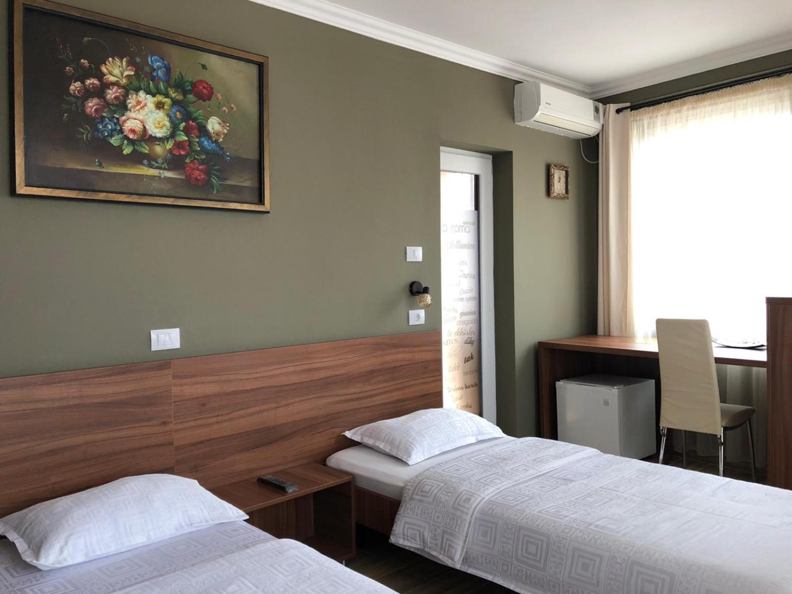 Comfort Triple Room with Shower - Photo 8