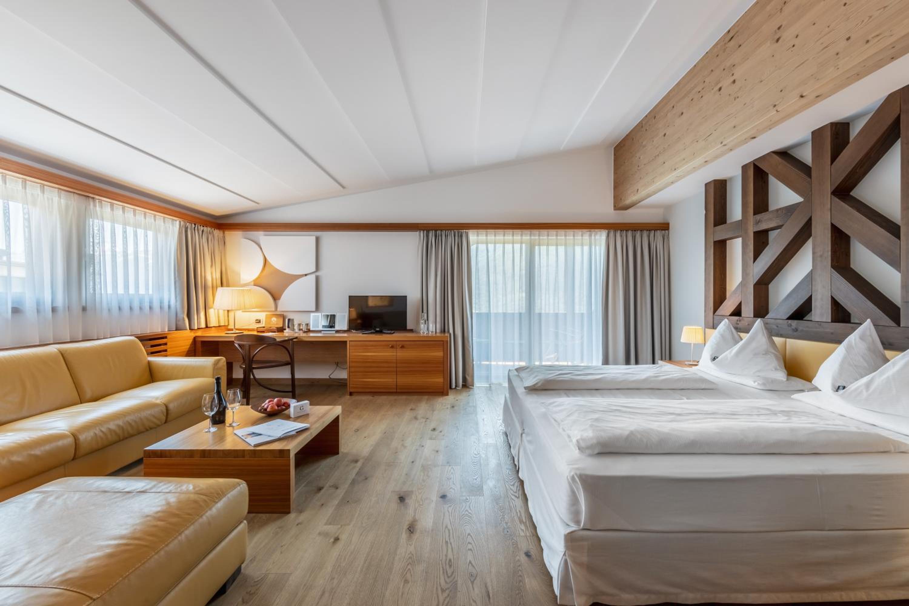 Luxury Suite with Balcony photo 1