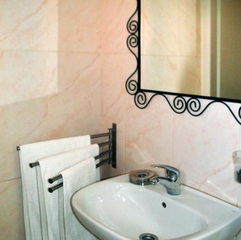 Double Room - Photo 2