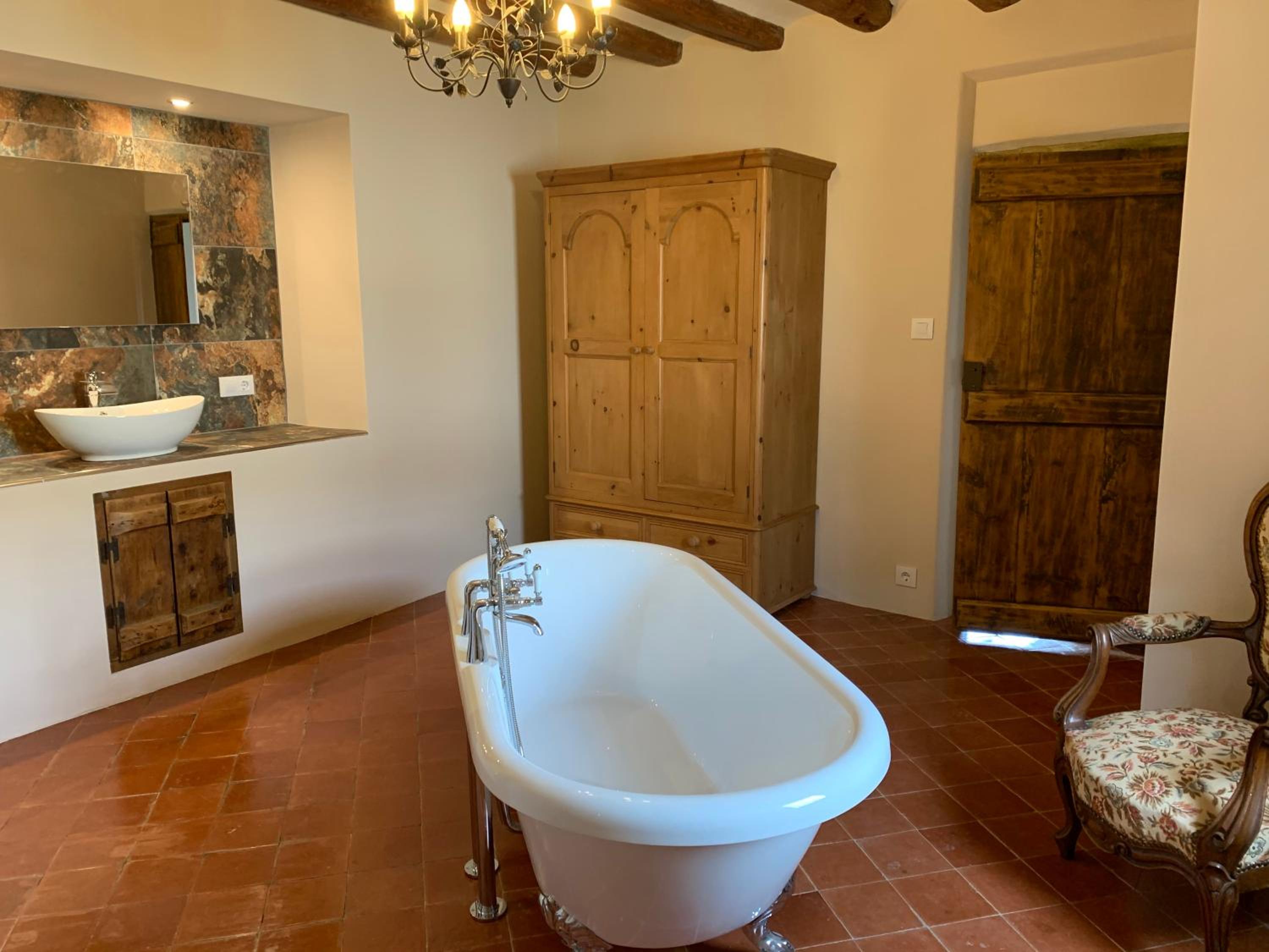 Family Suite with Balcony - Photo 5