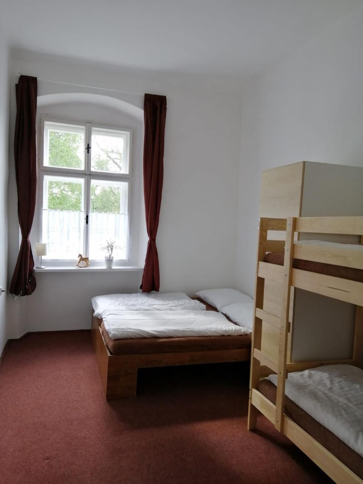 Quadruple Room with Shared Bathroom photo 3