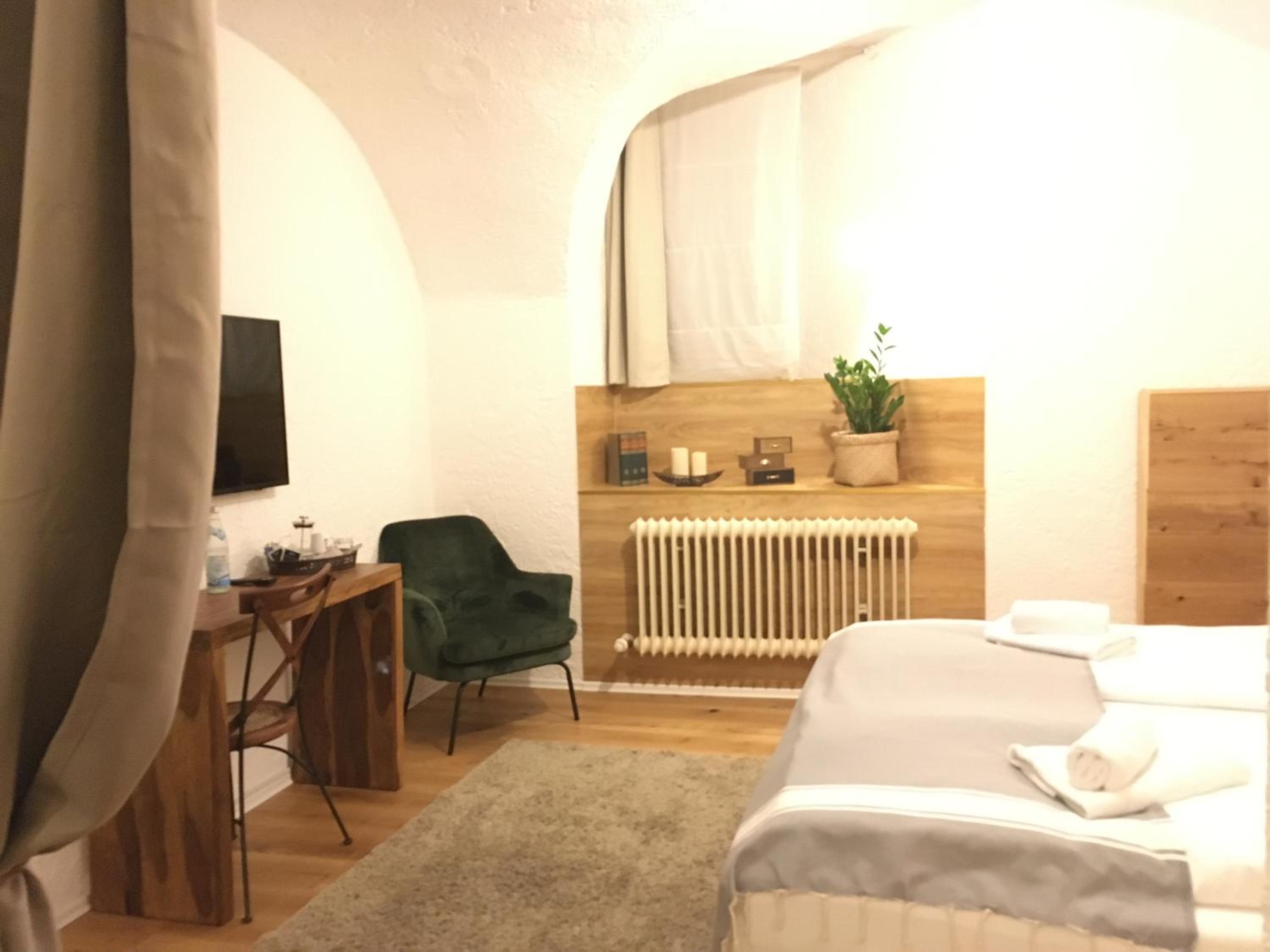 Budget Double Room - Photo 4