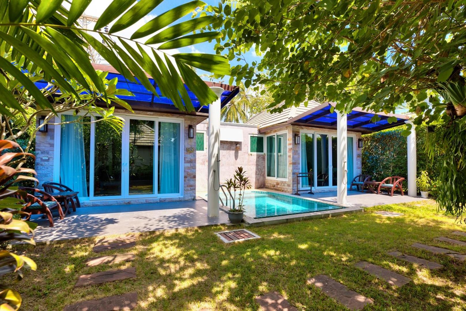 Family Villa with Private Pool - Photo 8