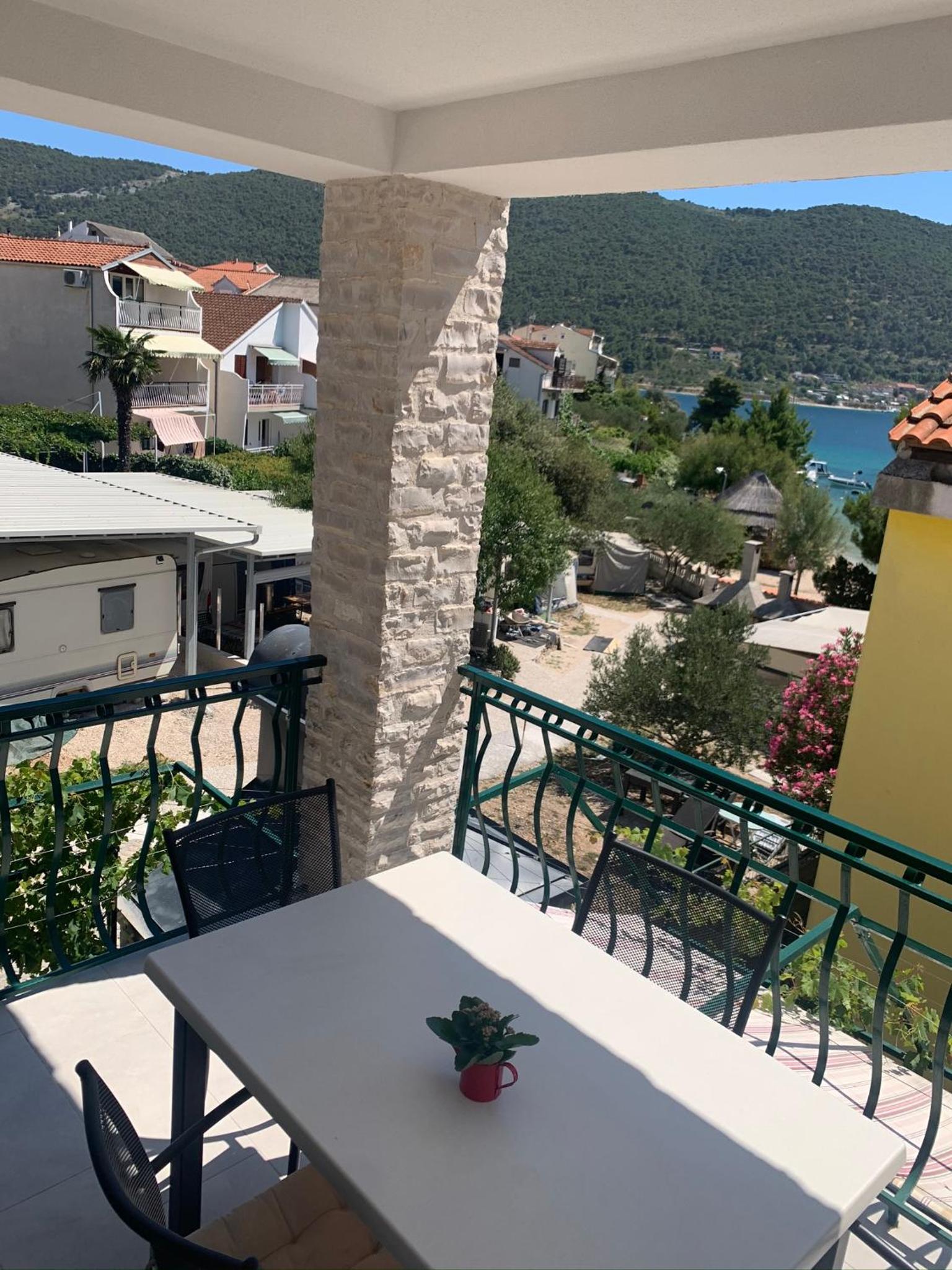 Apartment with Balcony and Sea View photo 2