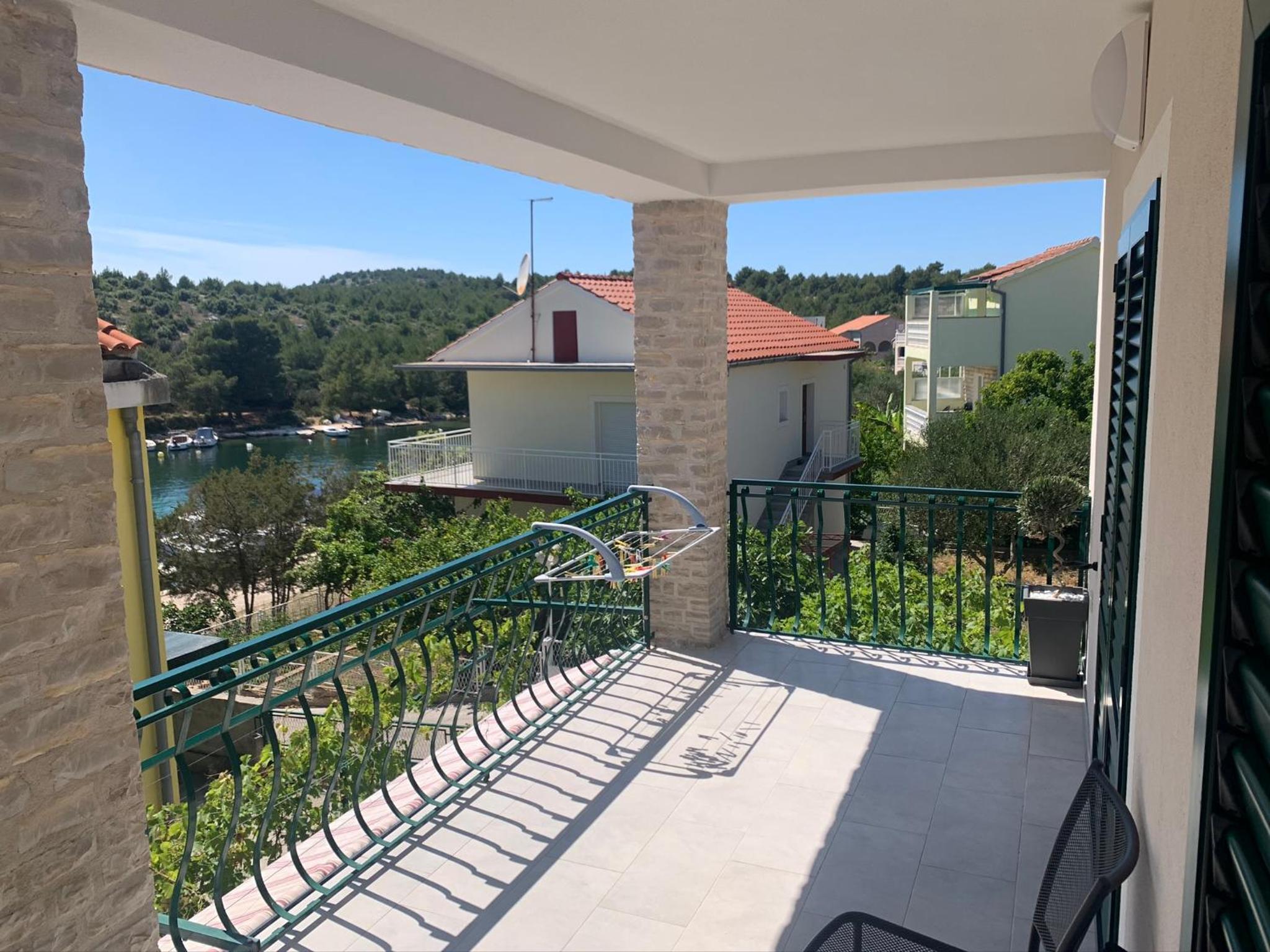 Apartment with Balcony and Sea View photo 3
