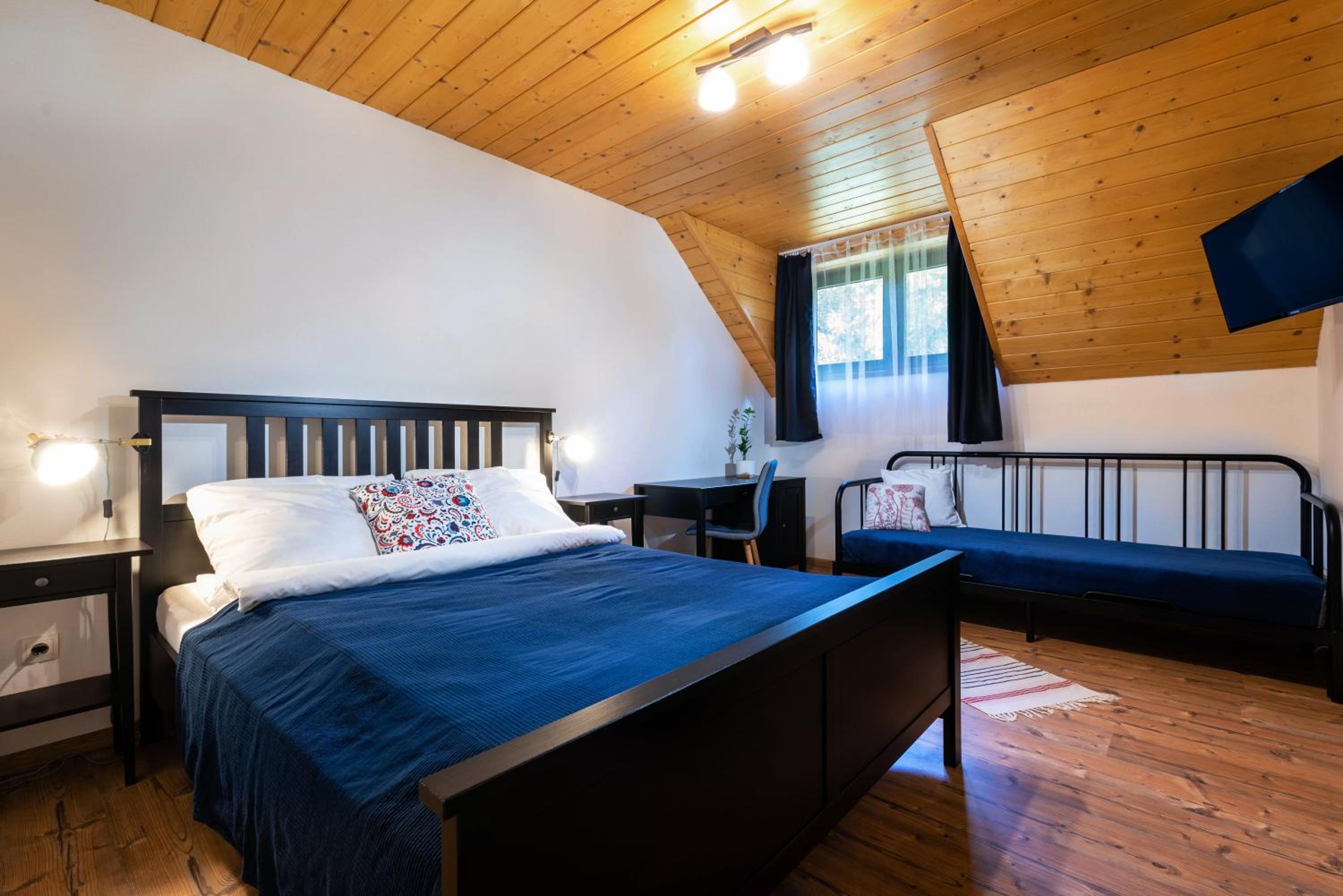 Triple Room with Private Bathroom - Photo 1