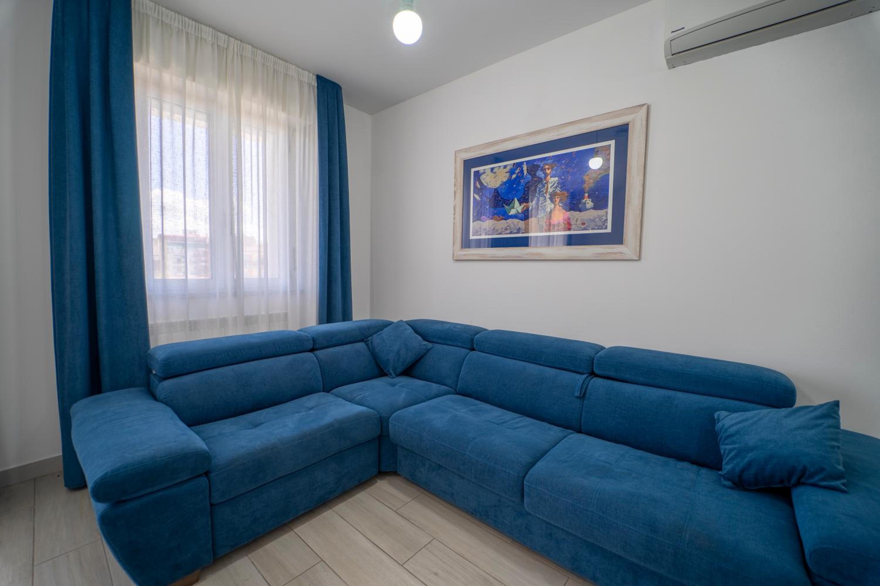 Deluxe Apartment photo 2
