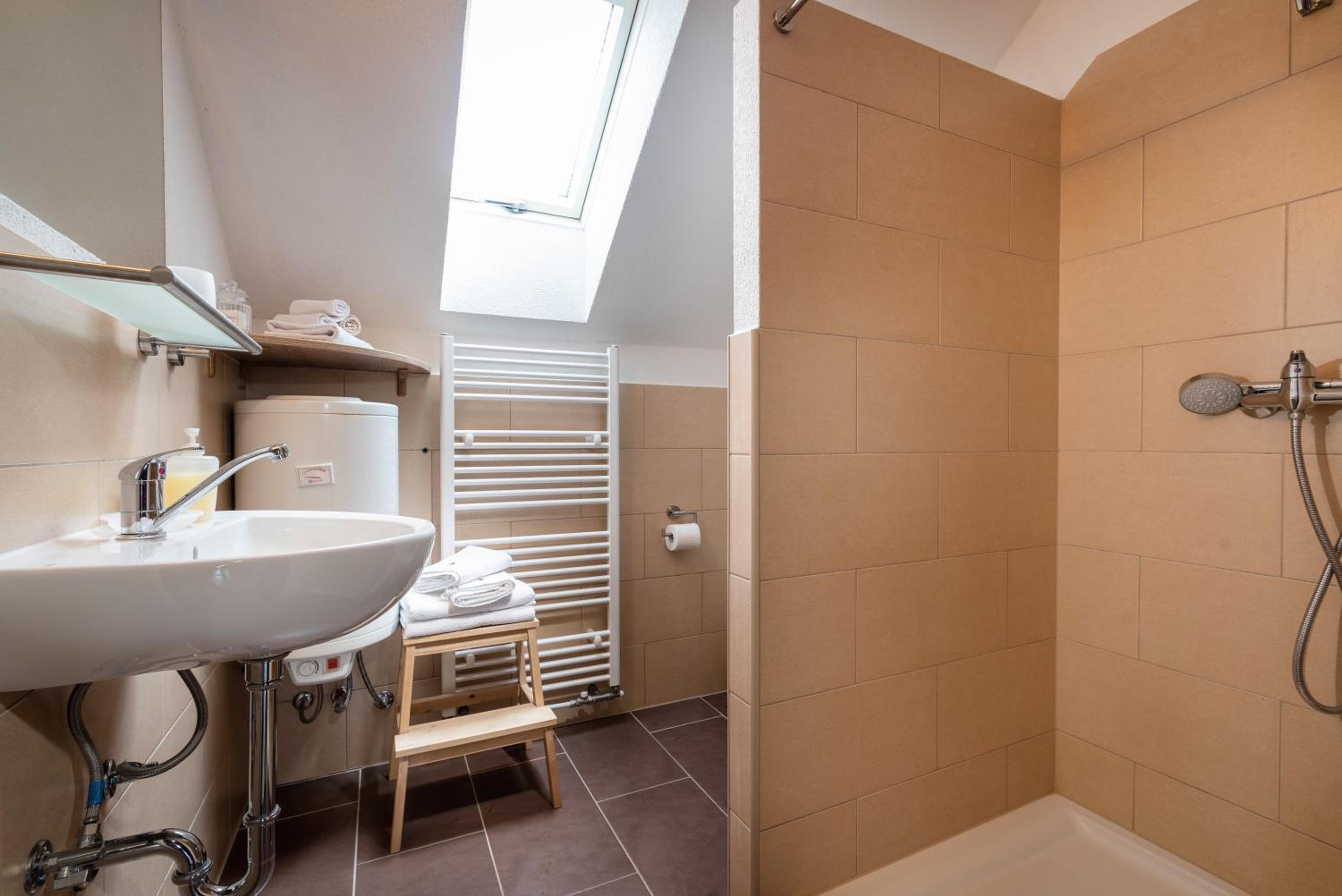 Triple Room with Private Bathroom - Photo 3