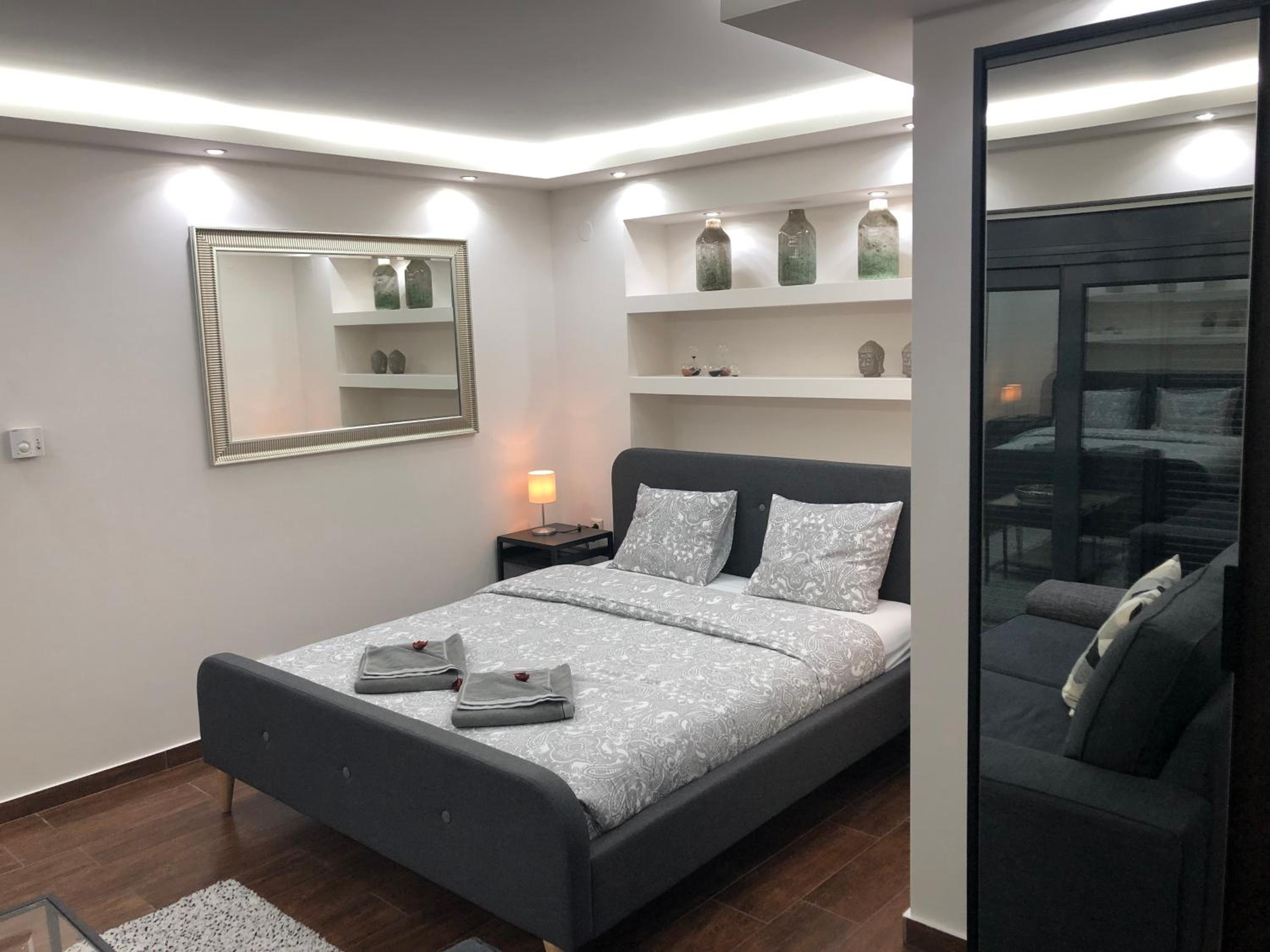 Studio Apartment - Photo 23
