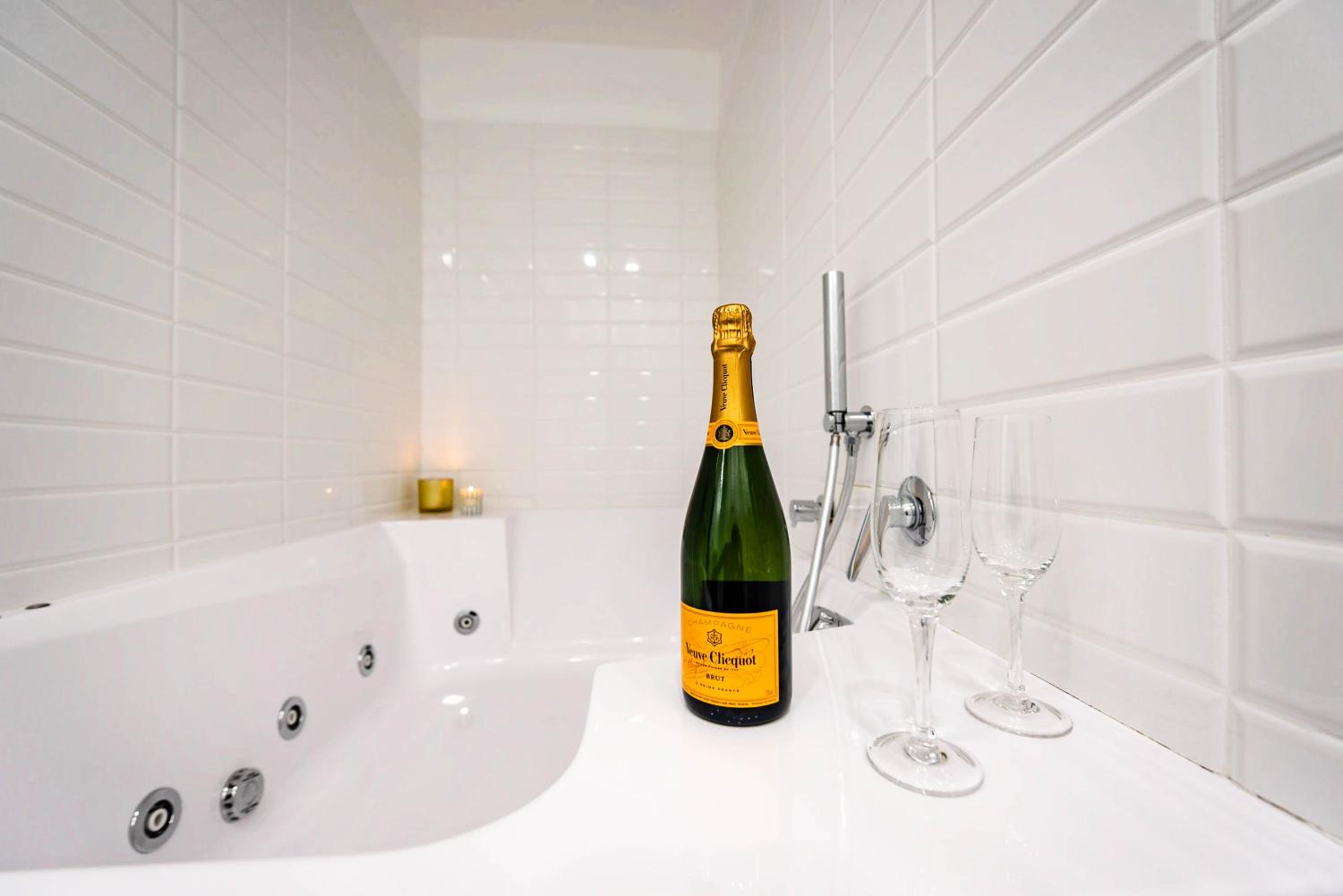Suite with Spa Bath - Photo 6