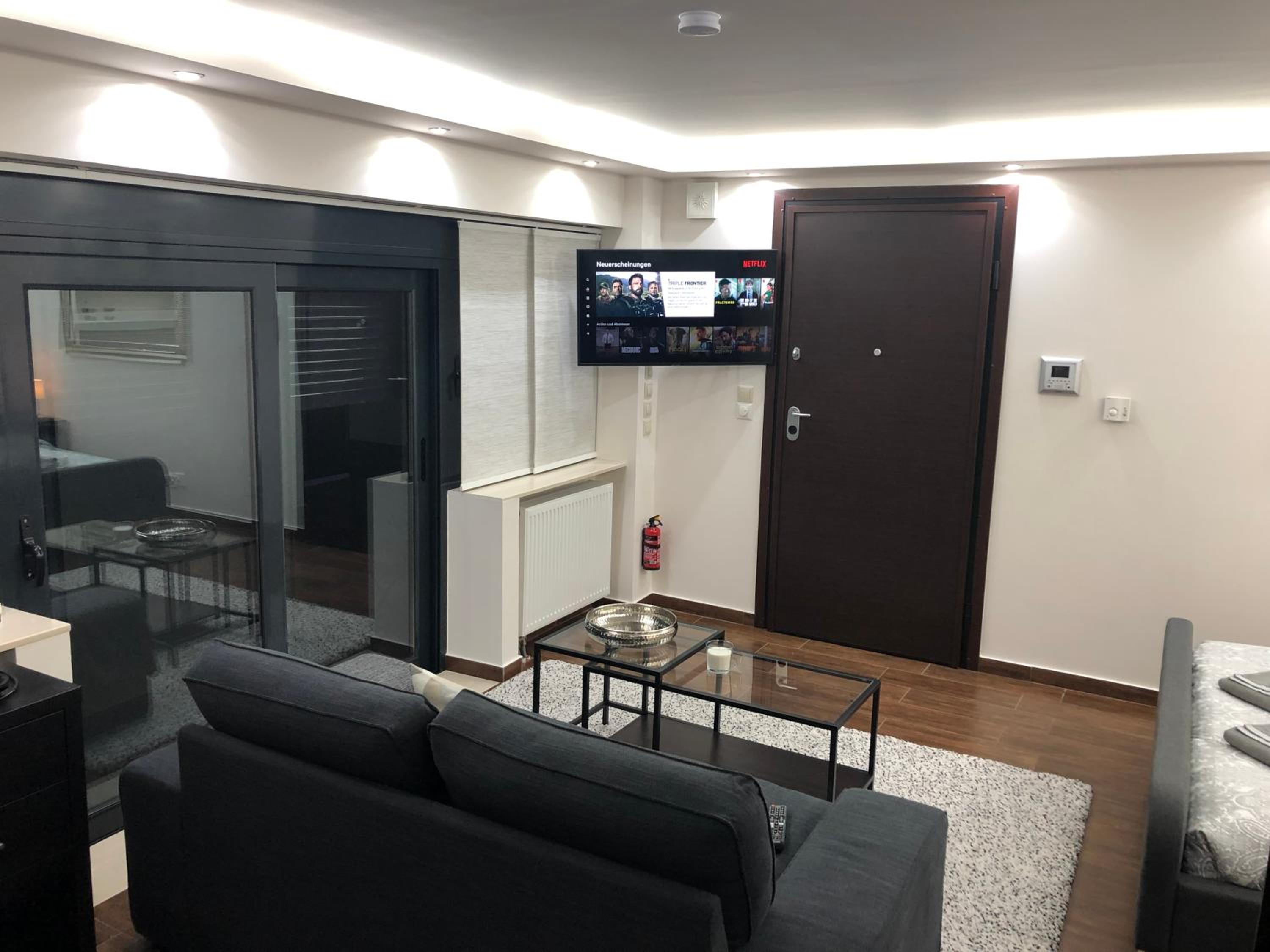 Studio Apartment - Photo 2